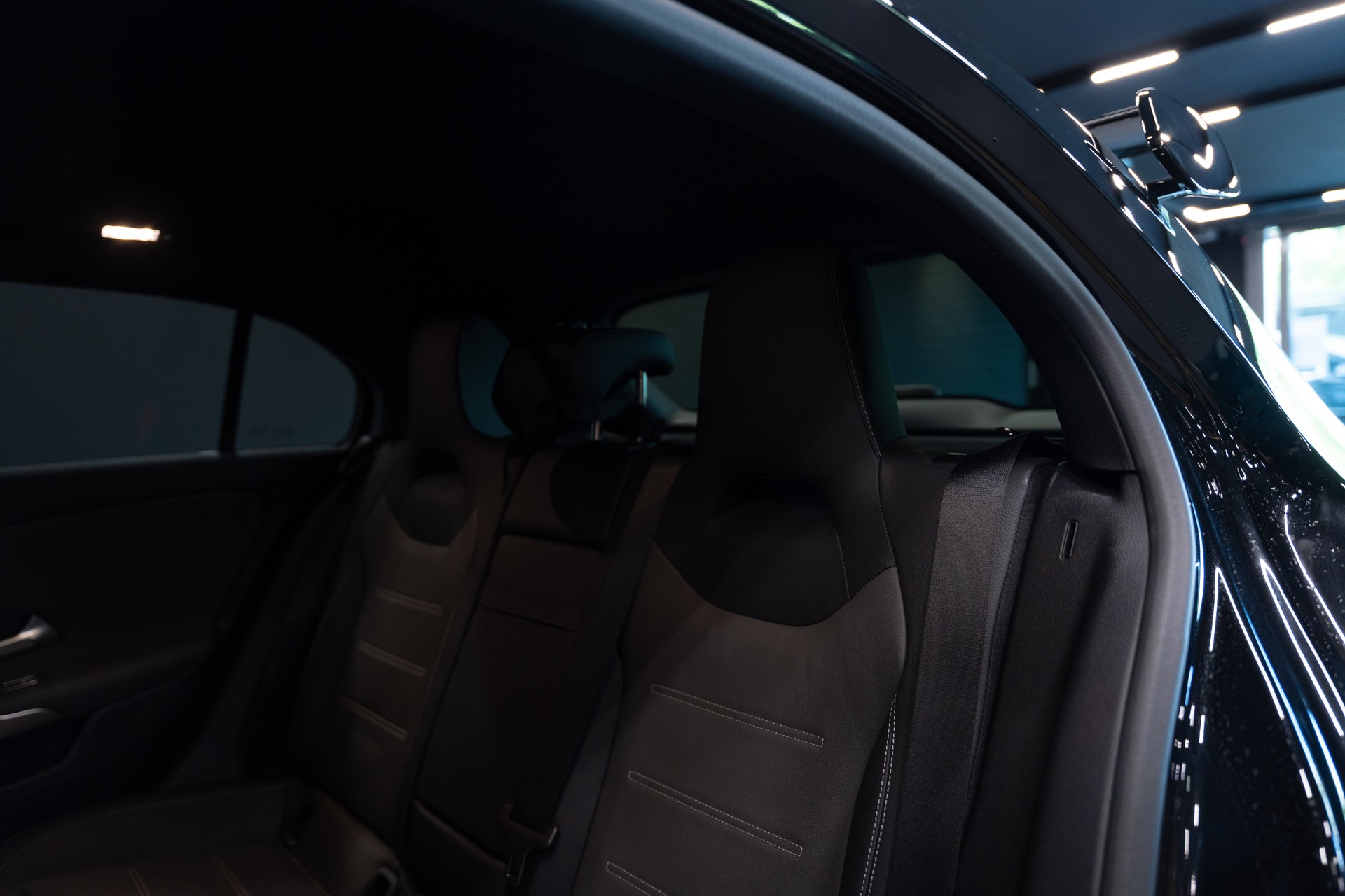 MERCEDES-BENZ A 35 AMG 4Matic Speedshift / CH Auto / Gratis Service / Pano-Schiebedach / Head Up Display / Premium Plus Paket / WC-image-13
