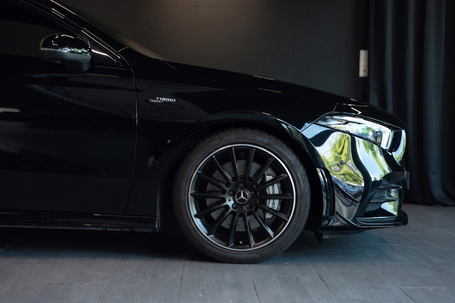 MERCEDES-BENZ A 35 AMG 4Matic Speedshift / CH Auto / Gratis Service / Pano-Schiebedach / Head Up Display / Premium Plus Paket / WC-image-4