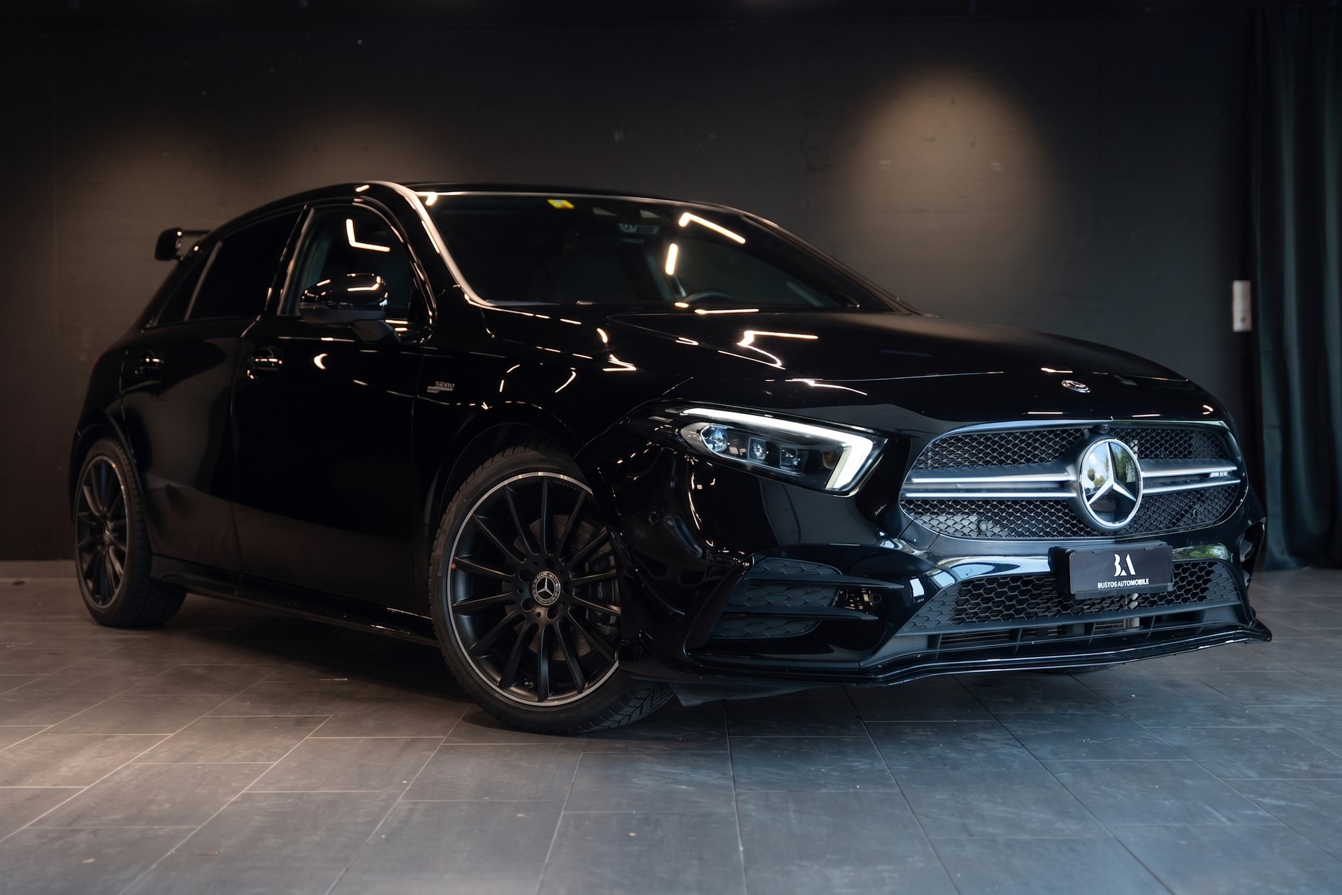MERCEDES-BENZ A 35 AMG 4Matic Speedshift / CH Auto / Gratis Service / Pano-Schiebedach / Head Up Display / Premium Plus Paket / WC-image-0
