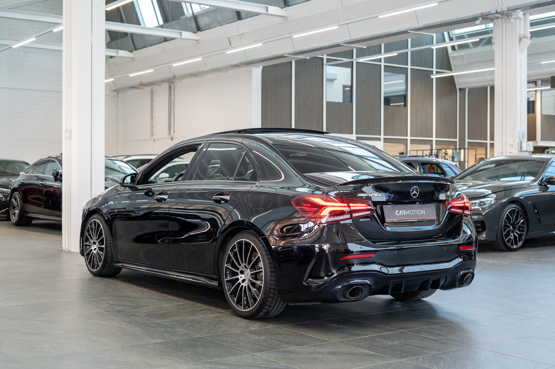 MERCEDES-BENZ A 35 AMG 4matic Limousine / Panorama-Schiebedach / Burmester / Ambiente-Beleuchtung-showroom-element-3