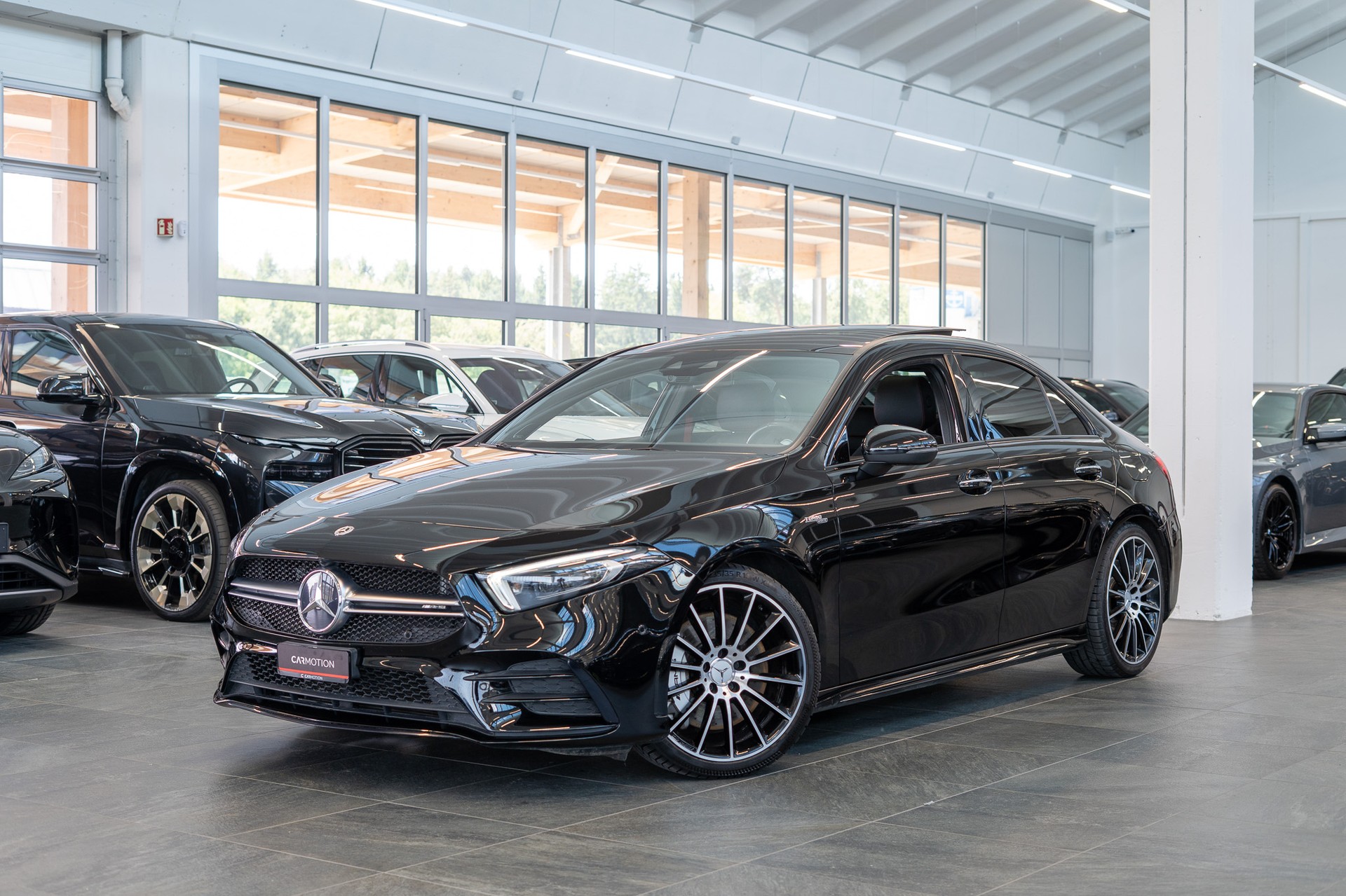 MERCEDES-BENZ A 35 AMG 4matic Limousine / Panorama-Schiebedach / Burmester / Ambiente-Beleuchtung