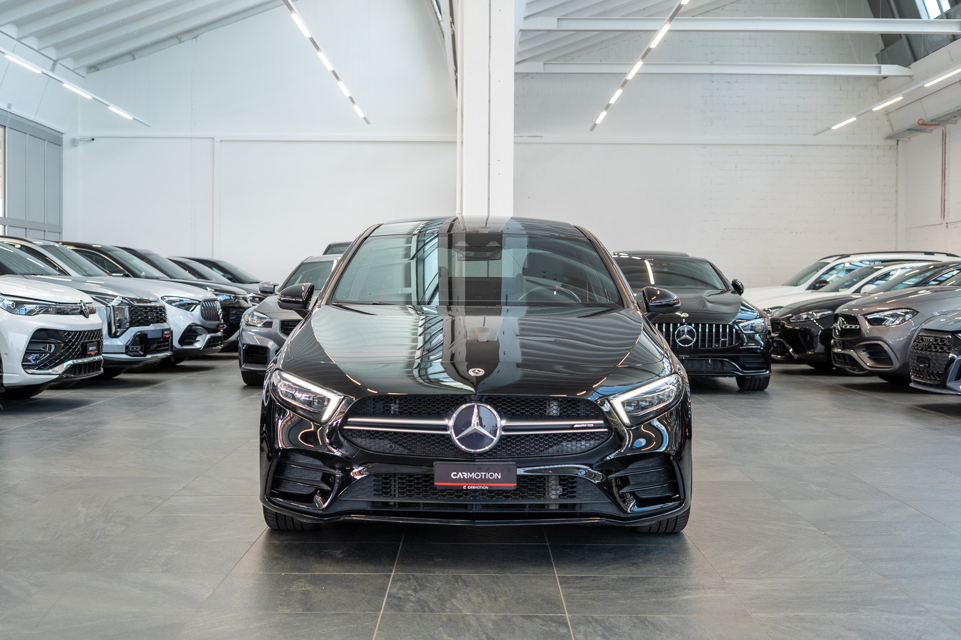 MERCEDES-BENZ A 35 AMG 4matic Limousine / Panorama-Schiebedach / Burmester / Ambiente-Beleuchtung-showroom-element-1