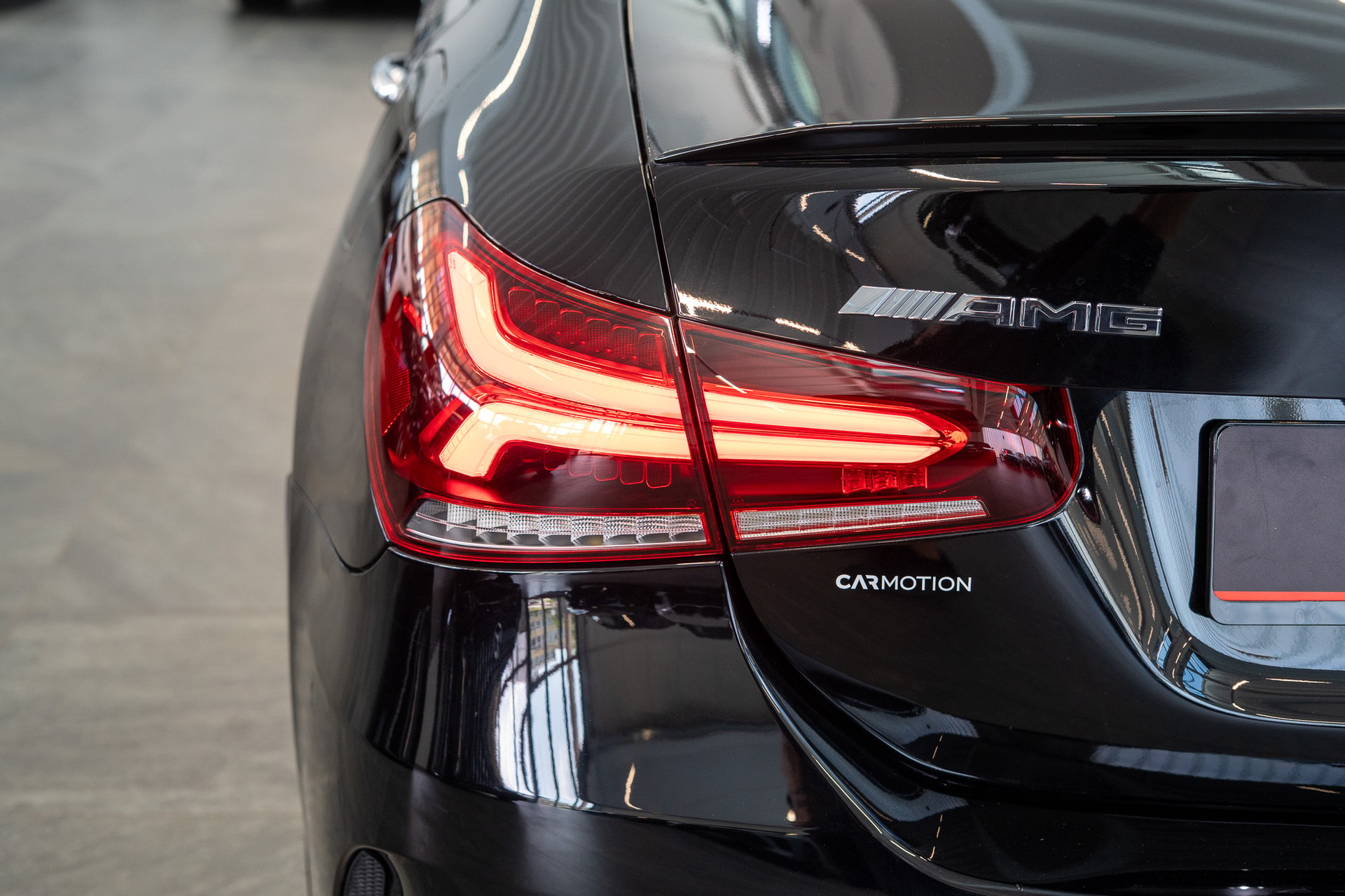 MERCEDES-BENZ A 35 AMG 4matic Limousine / Panorama-Schiebedach / Burmester / Ambiente-Beleuchtung-image-7