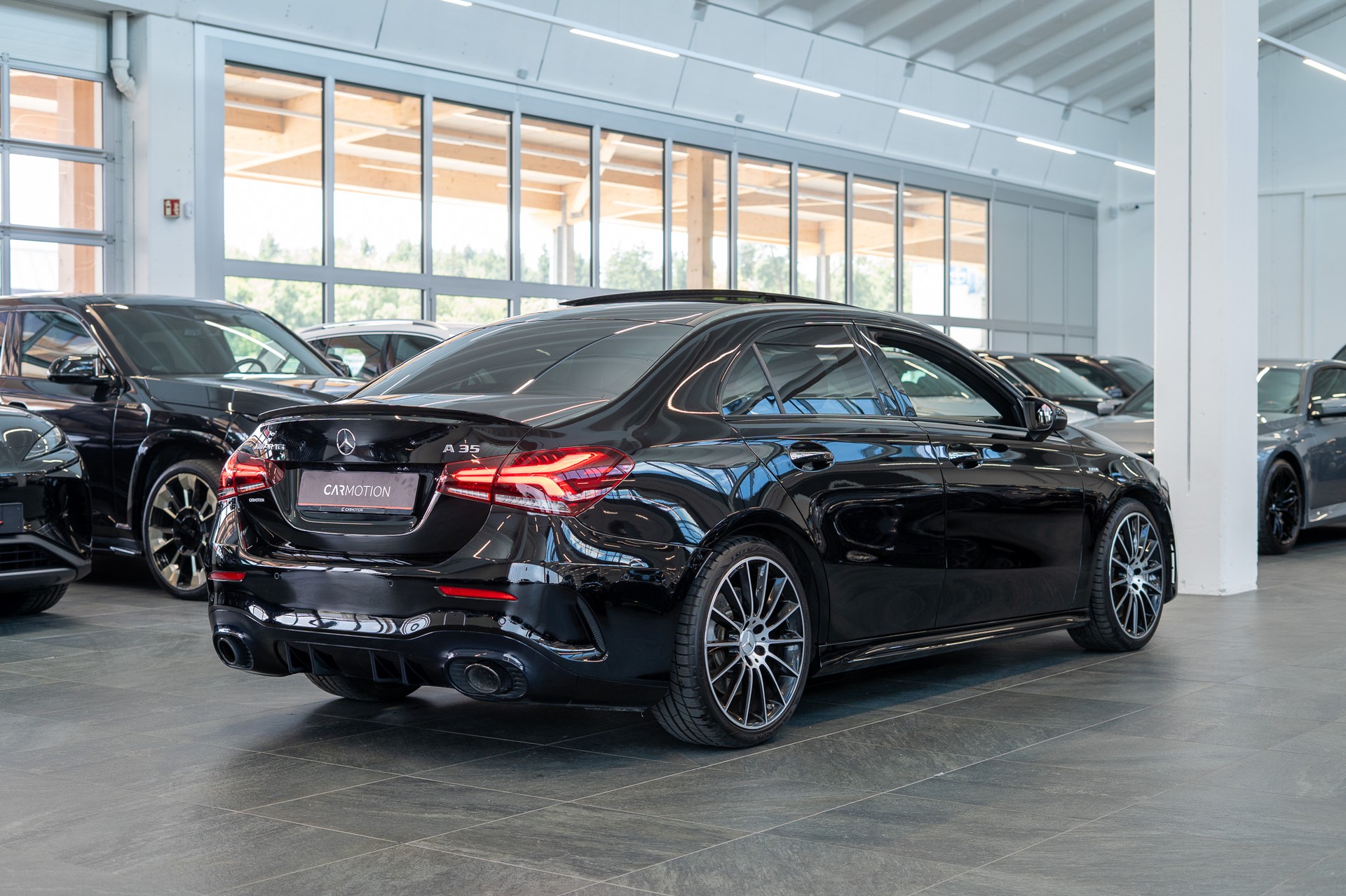 MERCEDES-BENZ A 35 AMG 4matic Limousine / Panorama-Schiebedach / Burmester / Ambiente-Beleuchtung-image-6