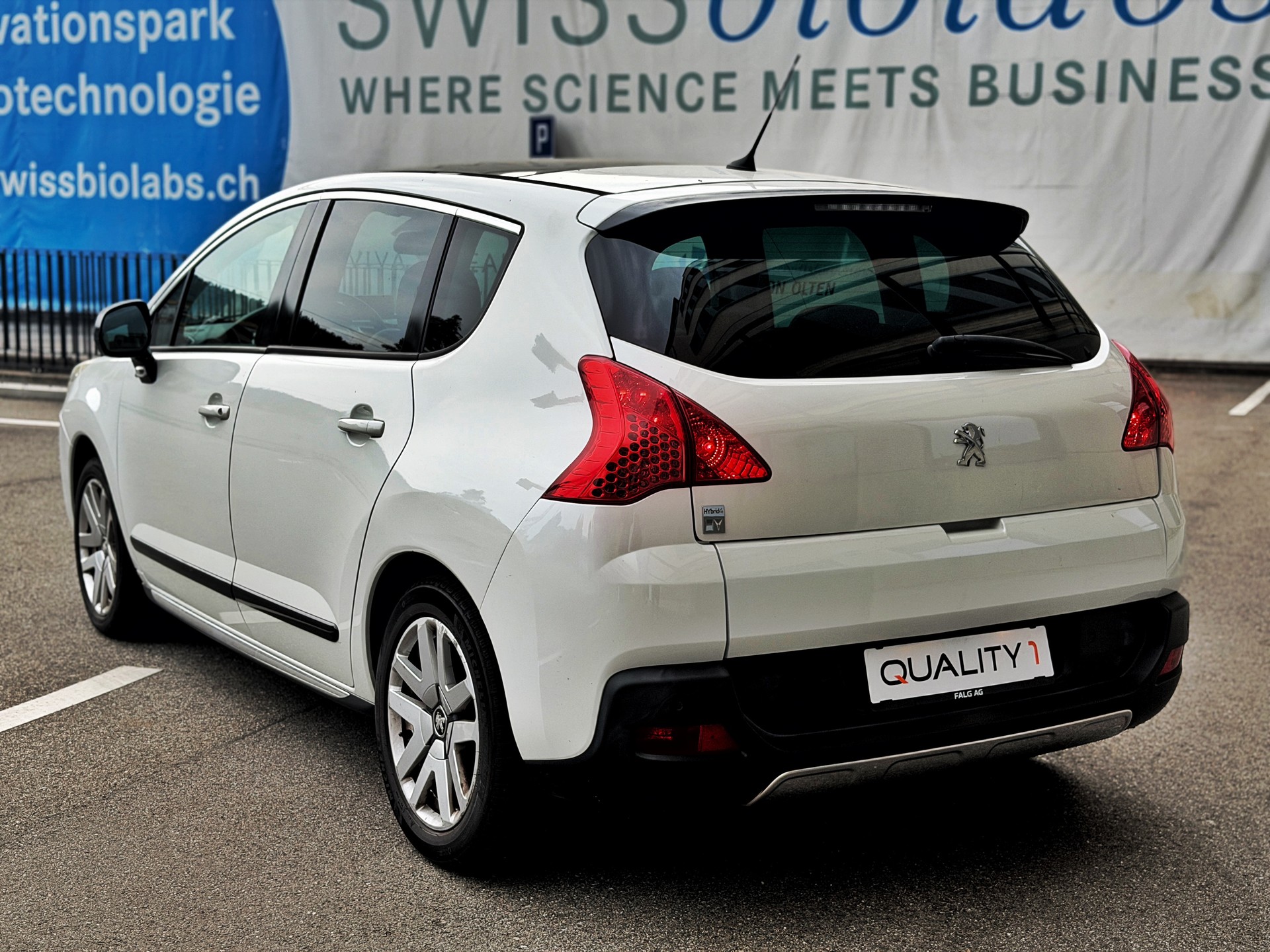 PEUGEOT 3008 HYbrid4 2.0 HDI EGS6-image-2