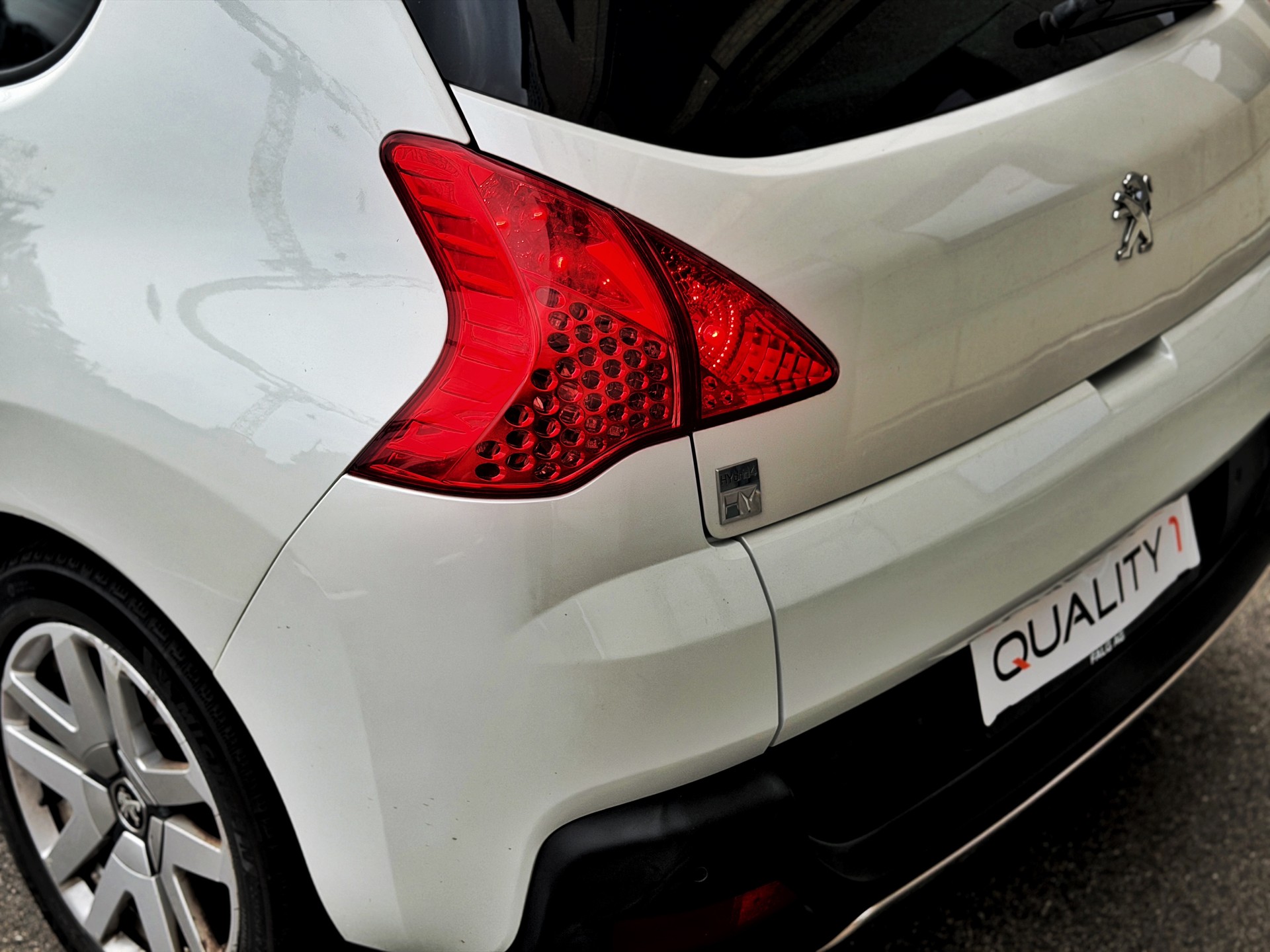 PEUGEOT 3008 HYbrid4 2.0 HDI EGS6-image-10