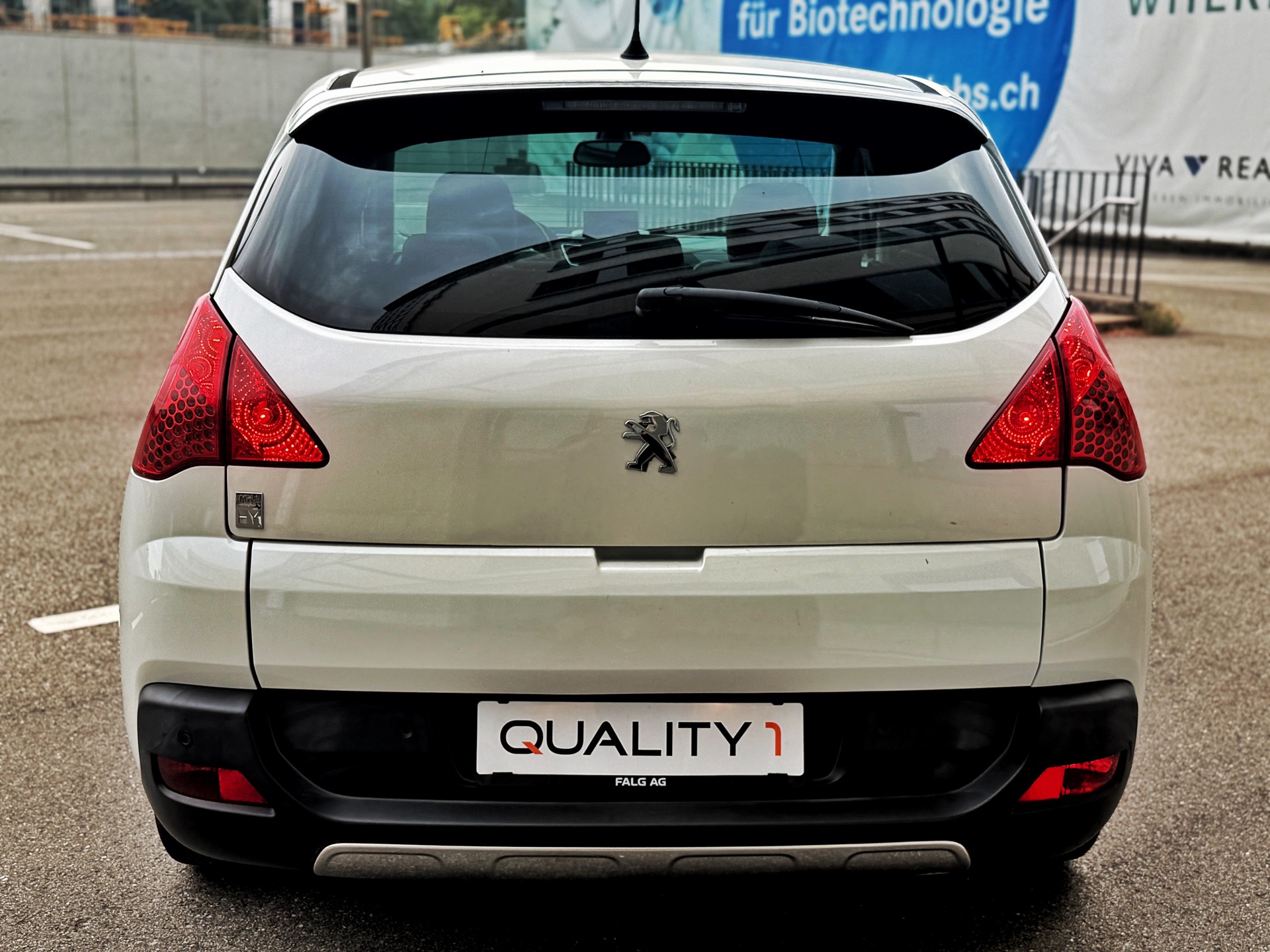 PEUGEOT 3008 HYbrid4 2.0 HDI EGS6-image-5
