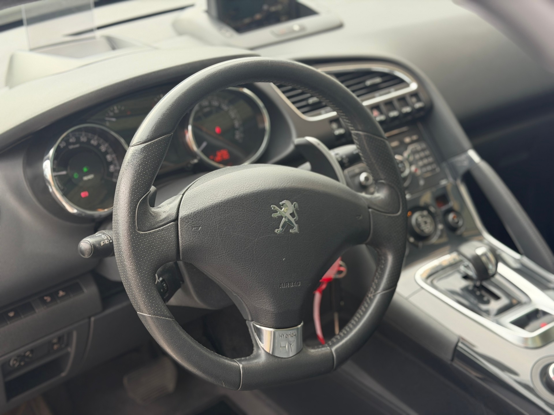 PEUGEOT 3008 HYbrid4 2.0 HDI EGS6-image-13