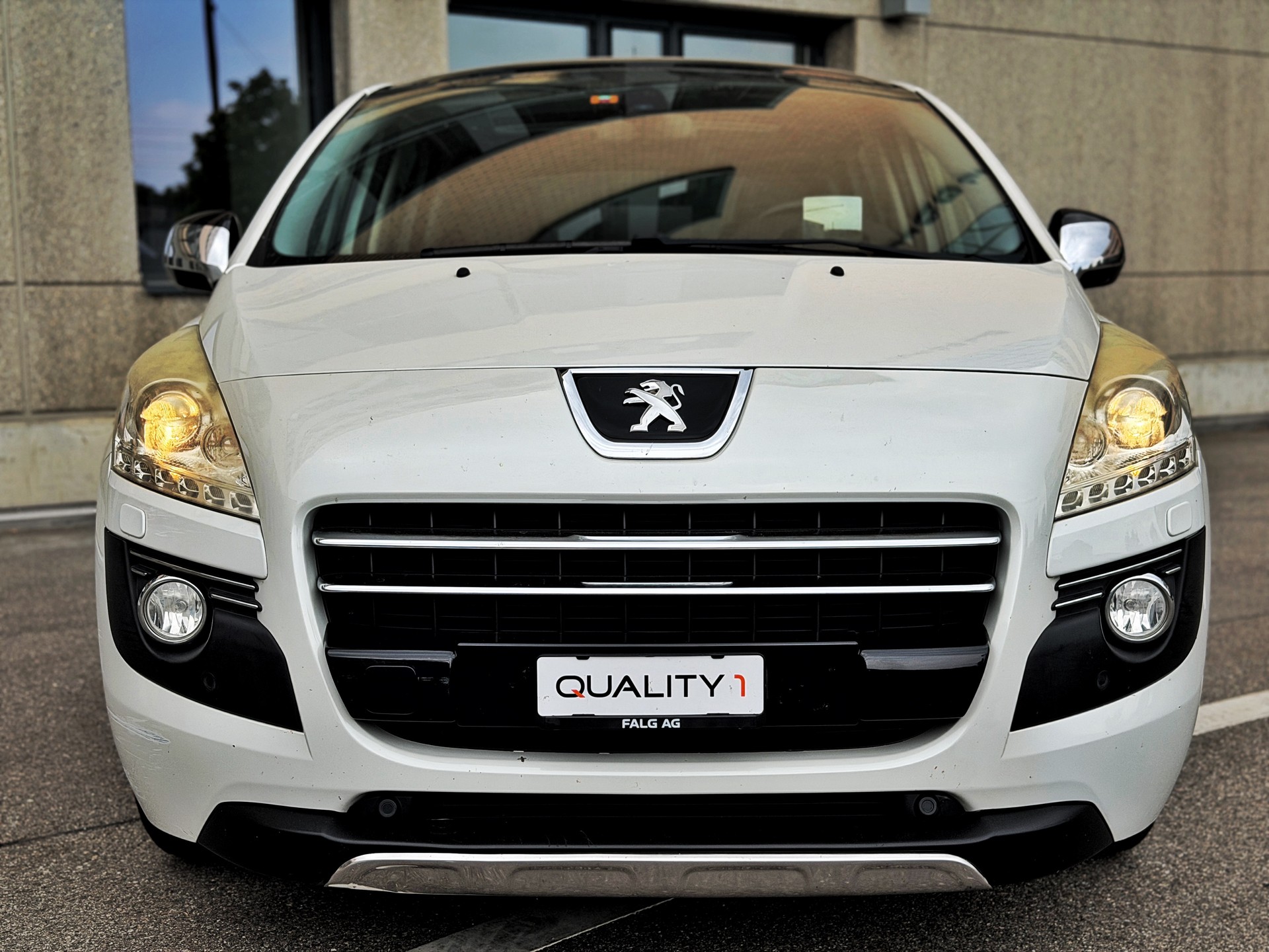 PEUGEOT 3008 HYbrid4 2.0 HDI EGS6-image-8