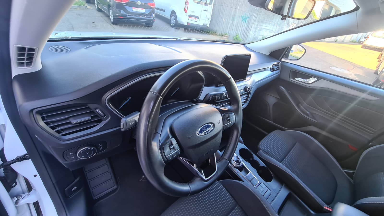 FORD Focus 1.5 TDCi Cool Connect Automatic ** Gr-Navi ** Klimaautomat ** Tempomat ** PDC ** Frisch Ab MFK & Service **-image-16