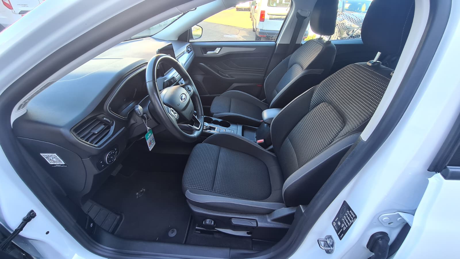 FORD Focus 1.5 TDCi Cool Connect Automatic ** Gr-Navi ** Klimaautomat ** Tempomat ** PDC ** Frisch Ab MFK & Service **-image-17