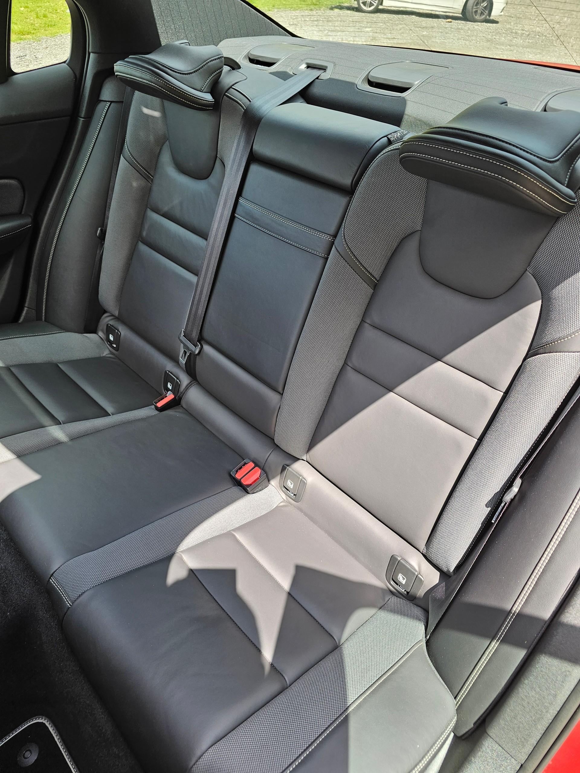 VOLVO 2.0 T5 R-Design-image-5