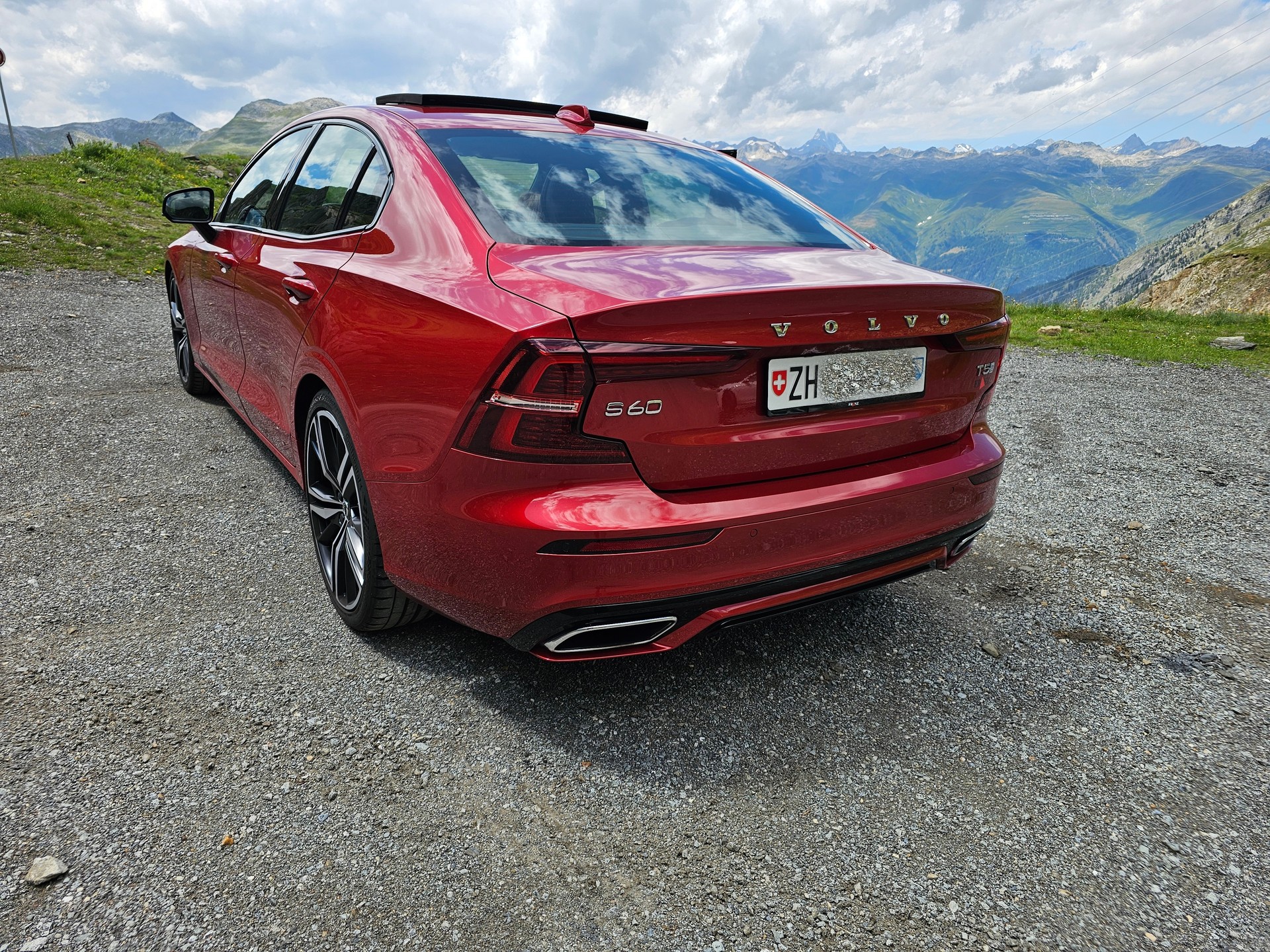 VOLVO 2.0 T5 R-Design-image-1