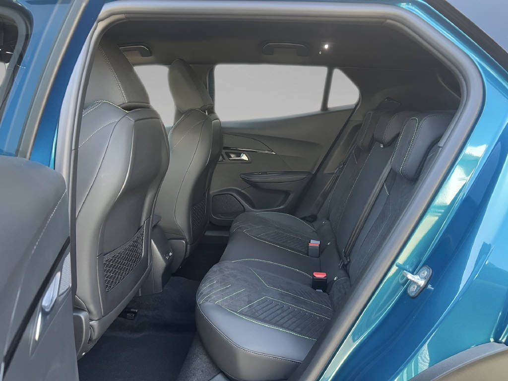PEUGEOT 2008 1.2 Hybrid 145 GT Exclusive-image-10