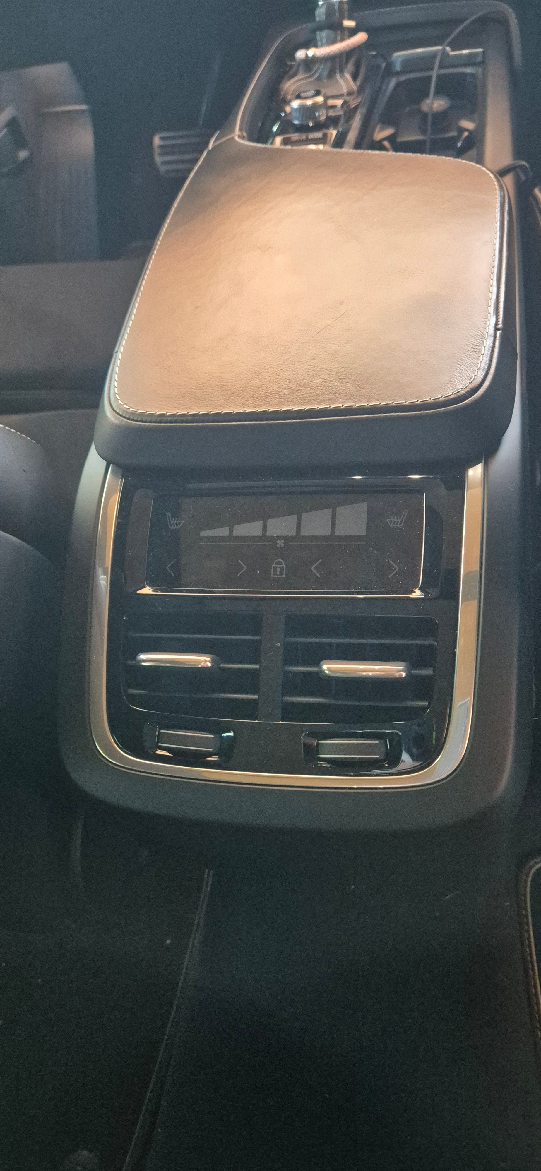 VOLVO 2.0 D5 R-Design 7P. AWD-image-8
