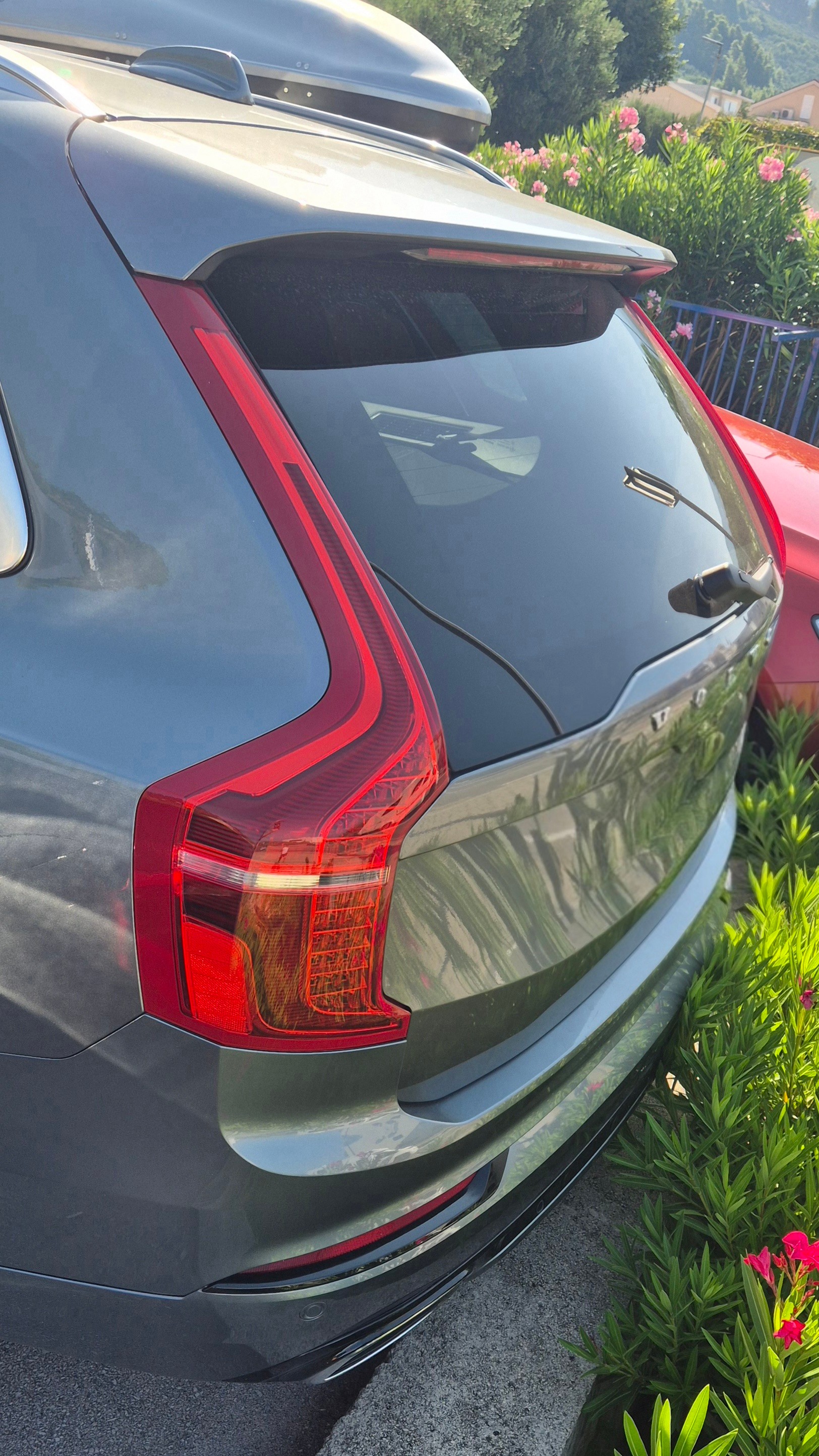 VOLVO 2.0 D5 R-Design 7P. AWD-image-3