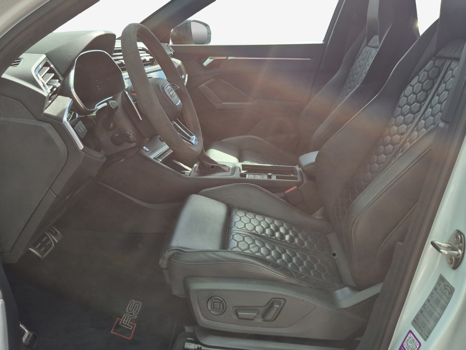 AUDI RS Q3 Sportback quattro S tronic-image-7
