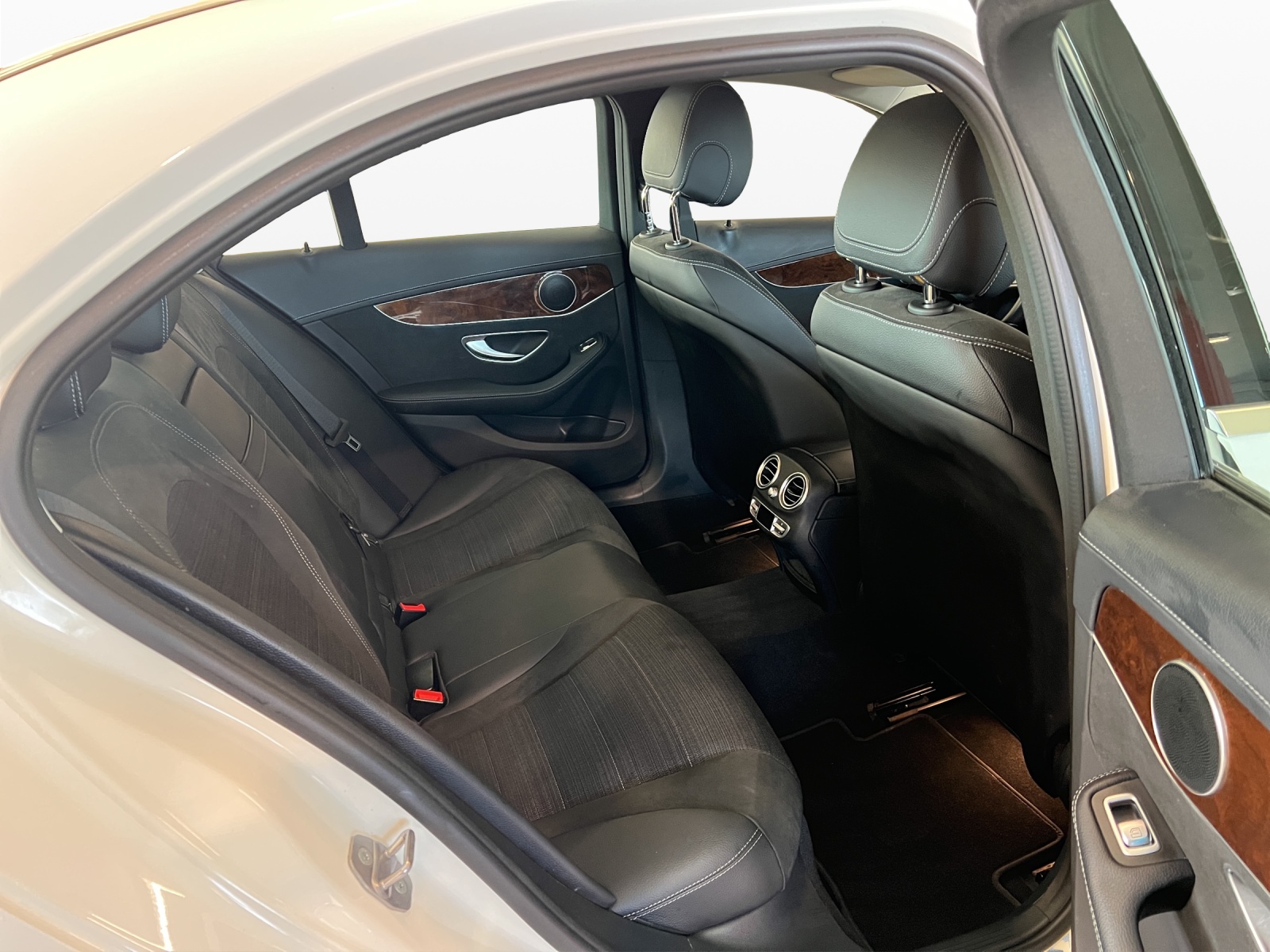 MERCEDES-BENZ C 400 Exclusive 4Matic 7G-Tronic-image-7