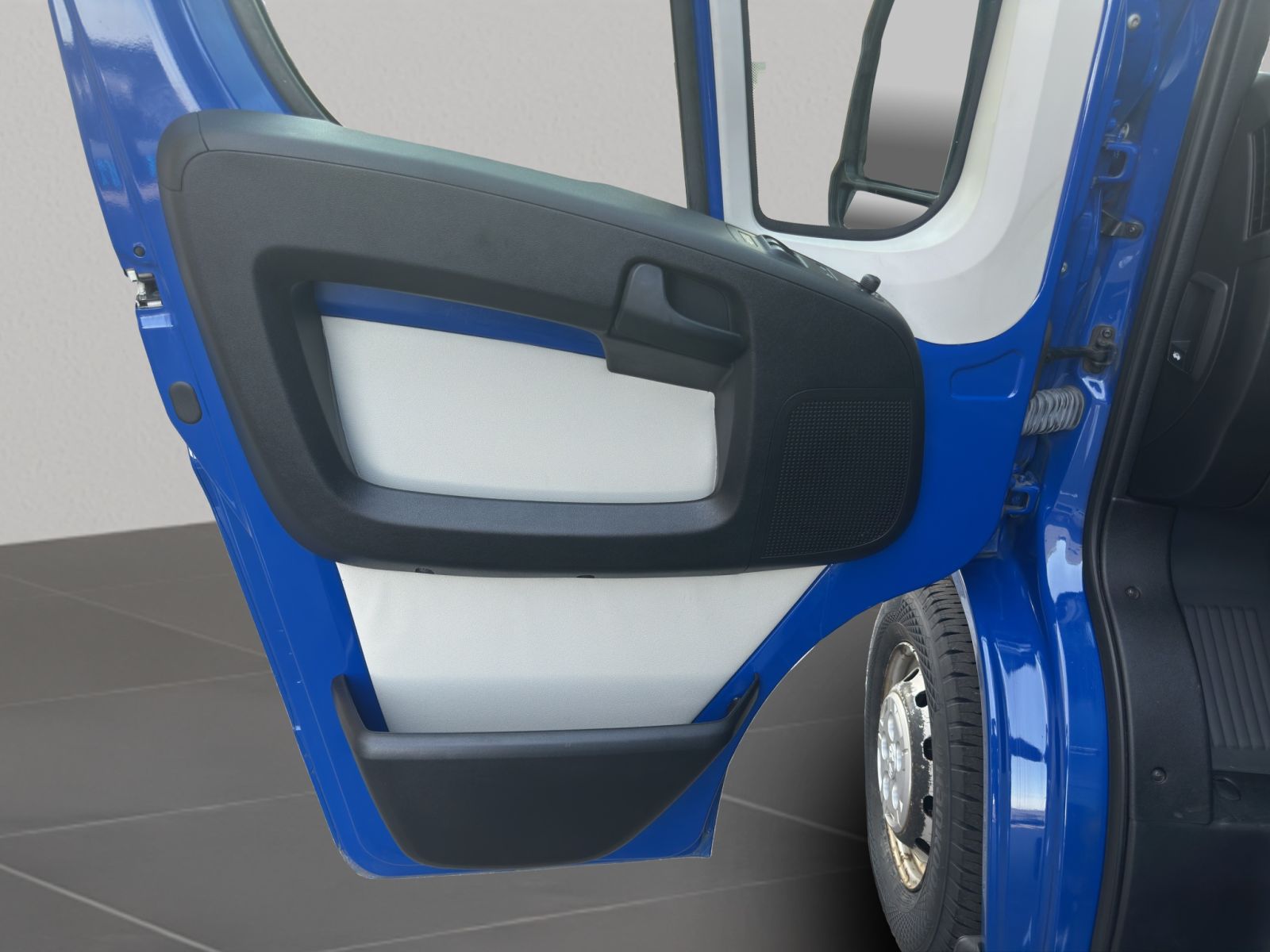 PEUGEOT Boxer Kombi 333 L1H1 2.0 BlueHDi 130 6P Active-image-9