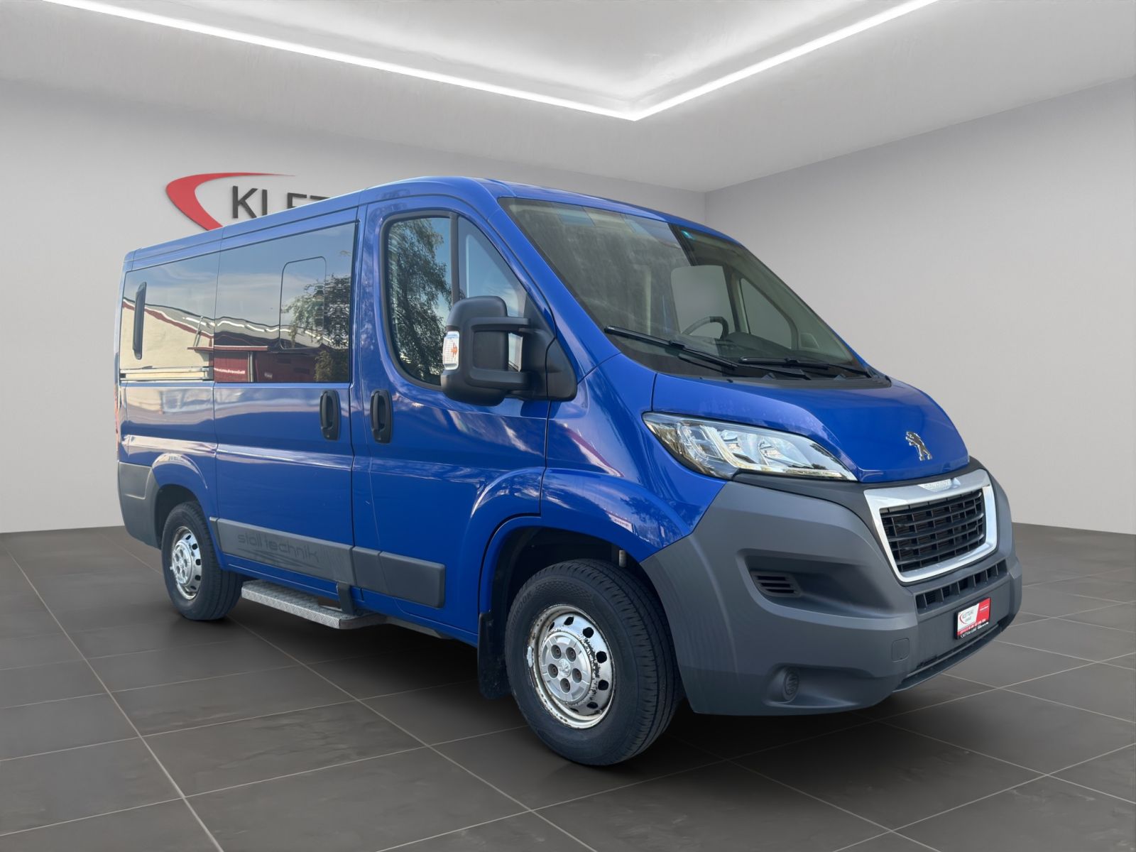 PEUGEOT Boxer Kombi 333 L1H1 2.0 BlueHDi 130 6P Active-image-0