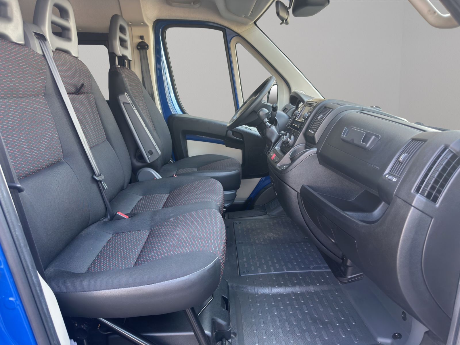 PEUGEOT Boxer Kombi 333 L1H1 2.0 BlueHDi 130 6P Active-image-14
