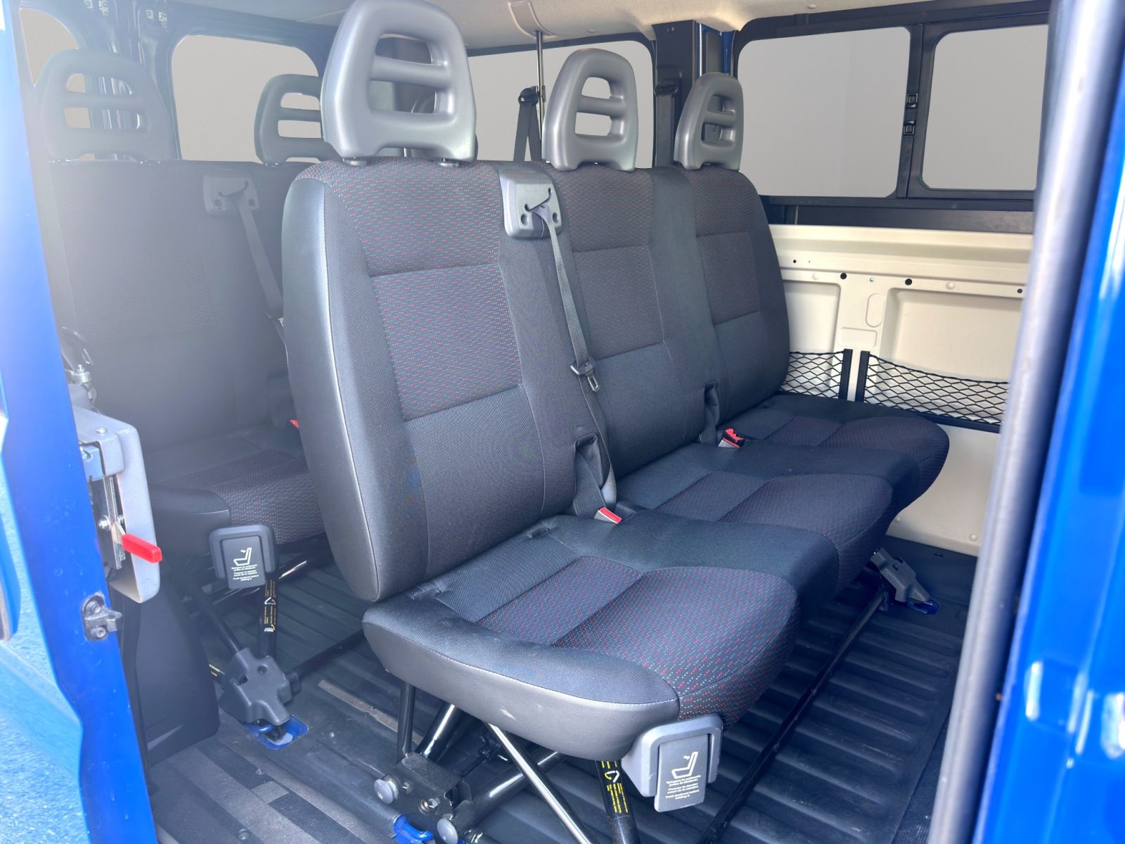 PEUGEOT Boxer Kombi 333 L1H1 2.0 BlueHDi 130 6P Active-image-11
