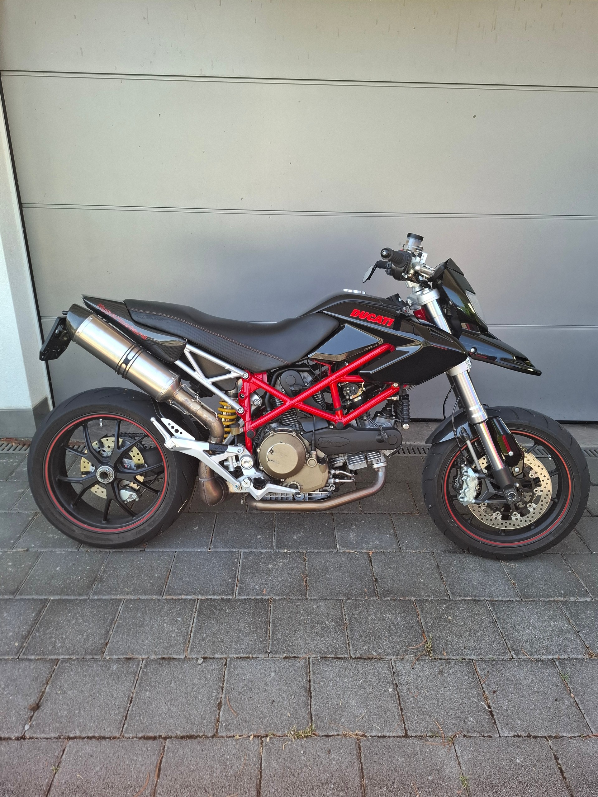 DUCATI Hypermotard 1100