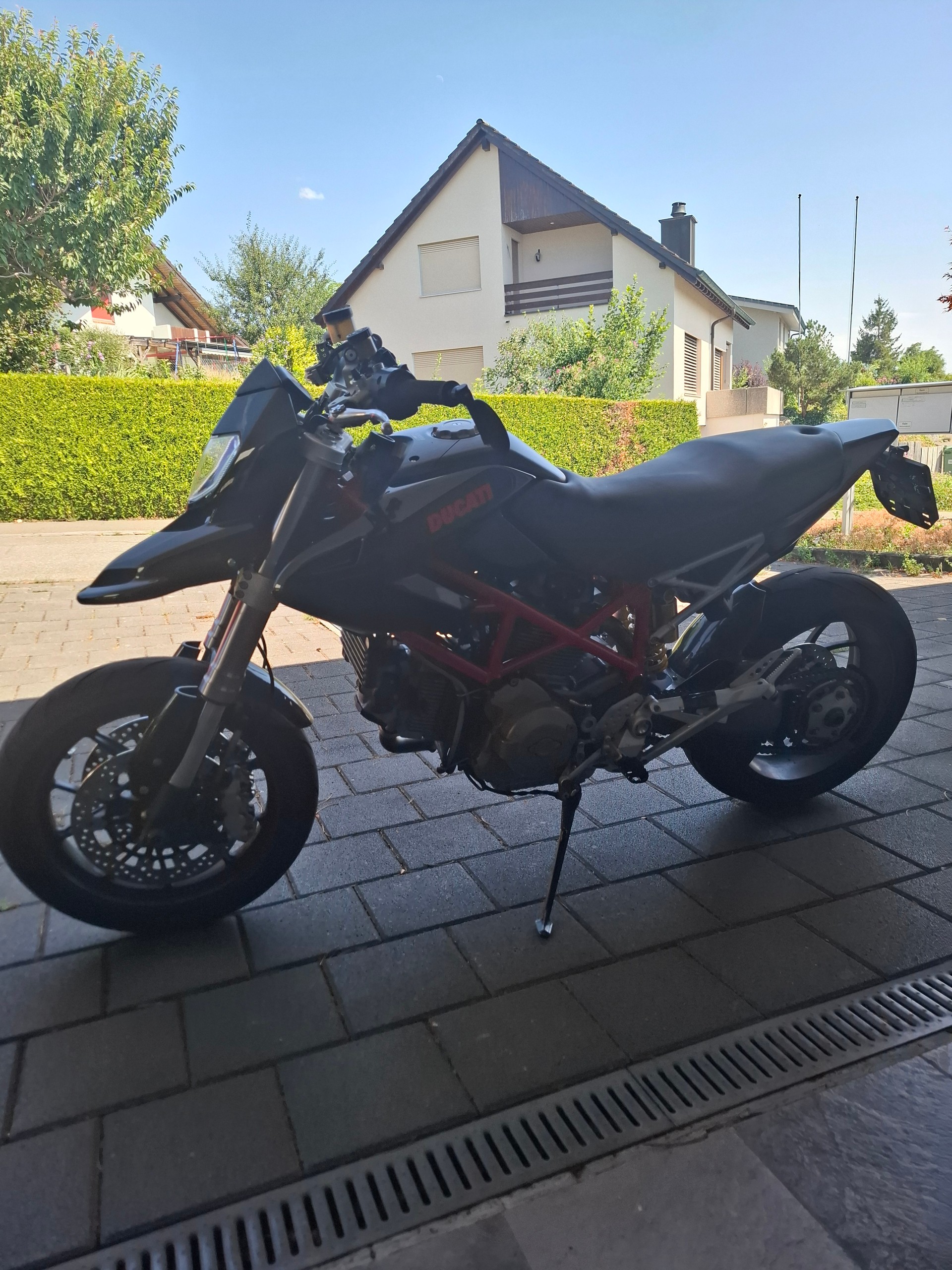DUCATI Hypermotard 1100-image-4