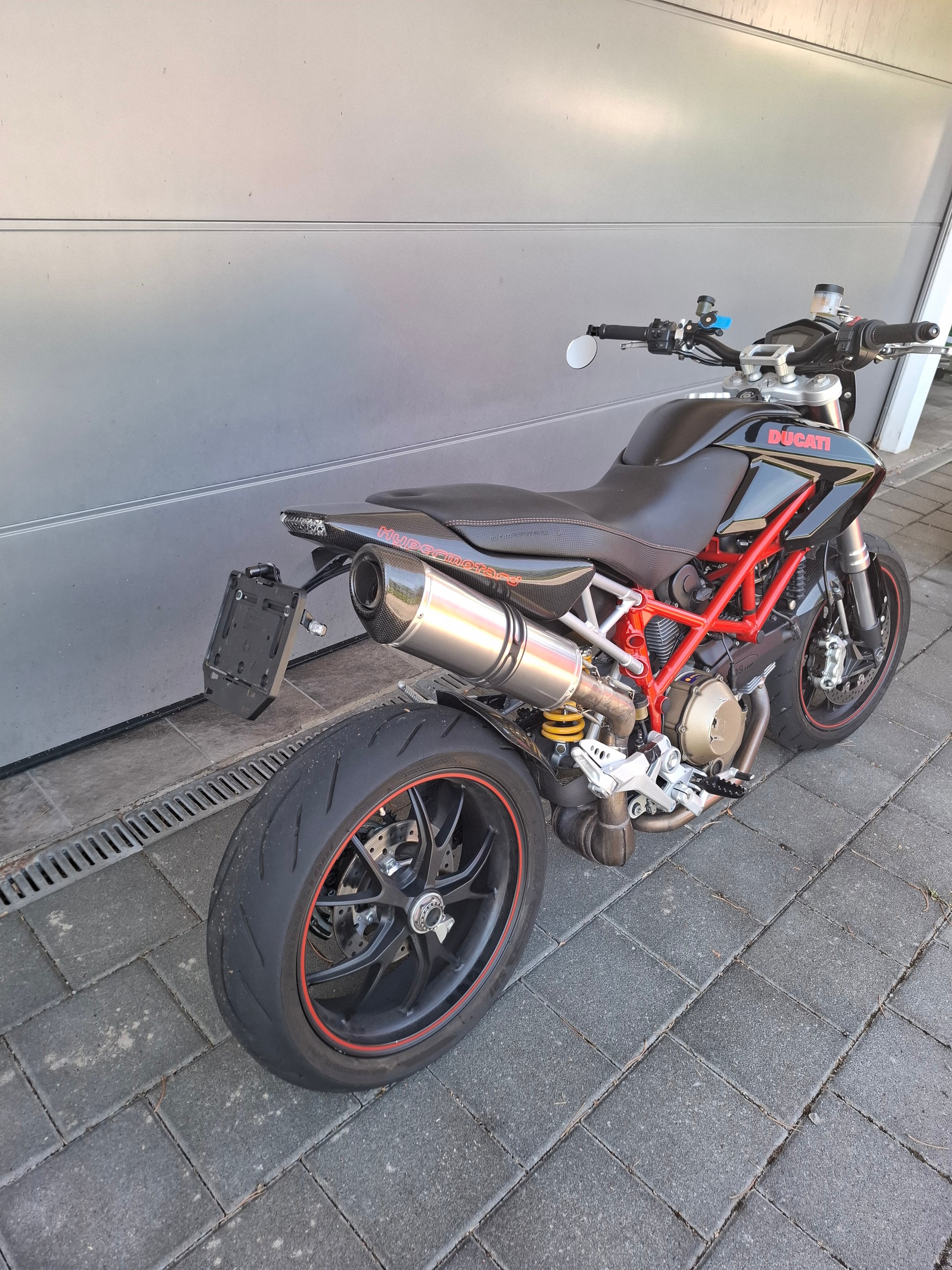 DUCATI Hypermotard 1100-showroom-element-1