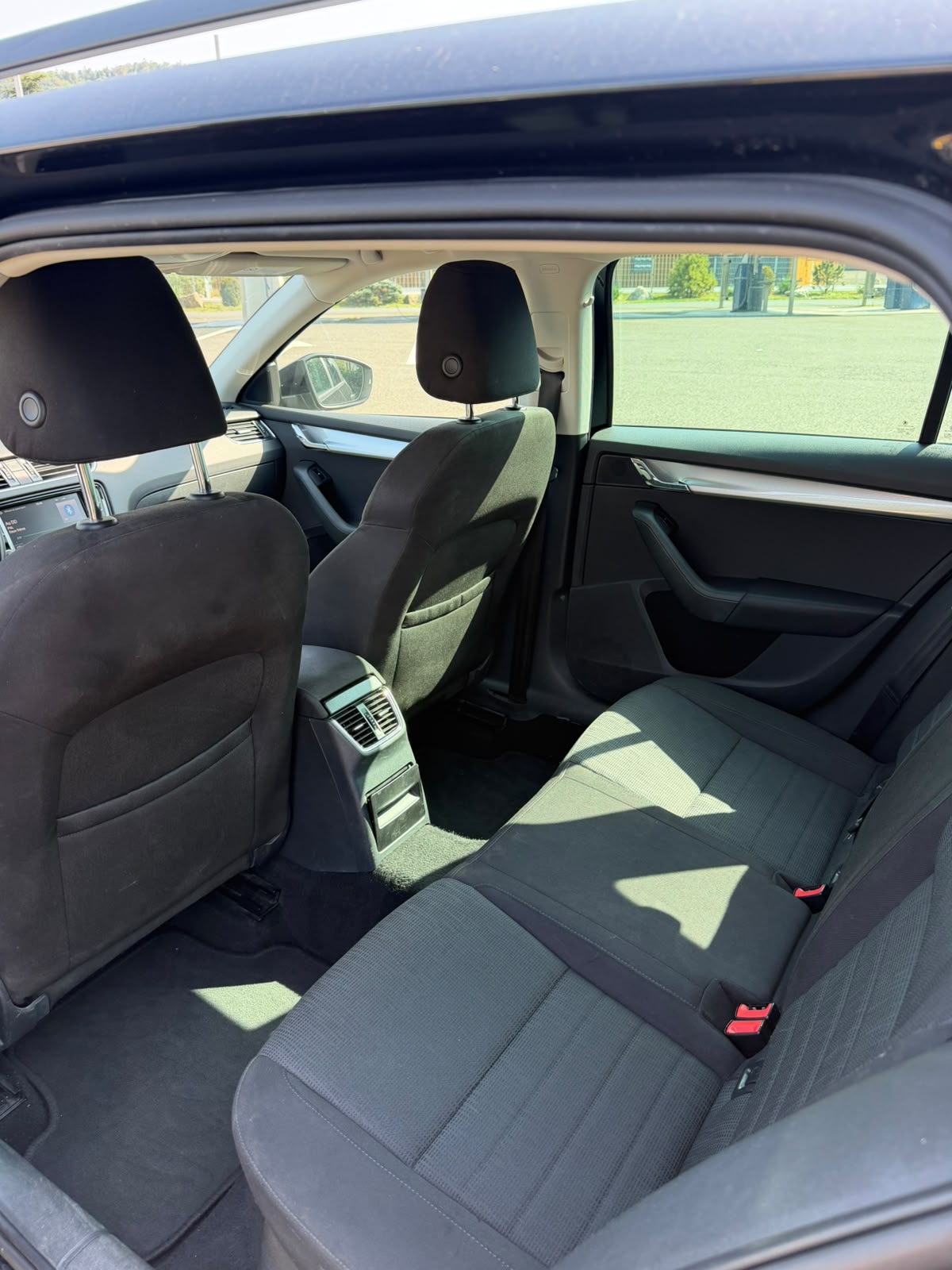 SKODA Octavia Combi 1.8 TSI Ambition 4x4 DSG-image-9