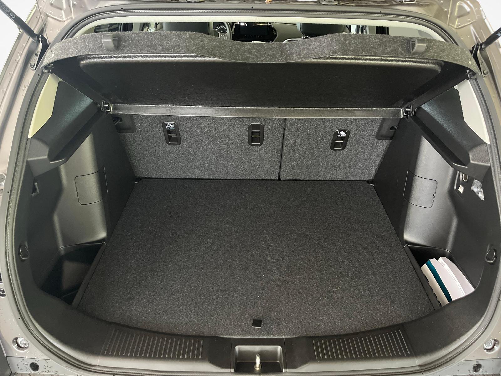 SUZUKI S-Cross 1.4 T Sakura Top Hybrid 4x4-image-11