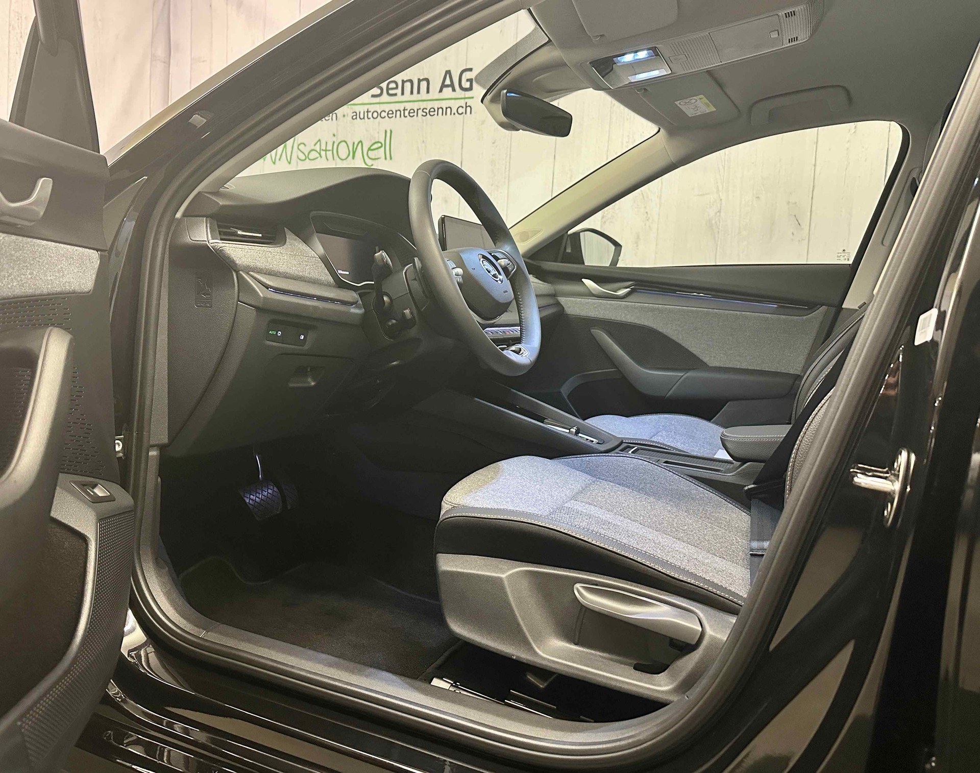 SKODA Octavia Combi 2.0 TDI DSG Selection-image-9