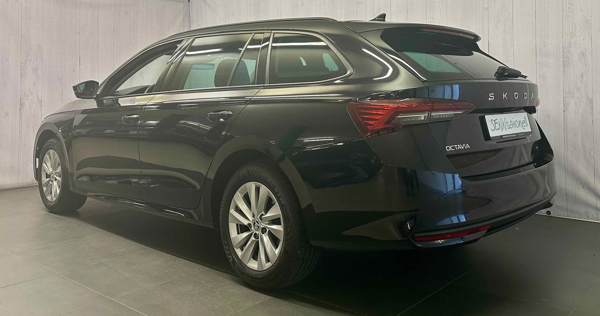 SKODA Octavia Combi 2.0 TDI DSG Selection-image-7