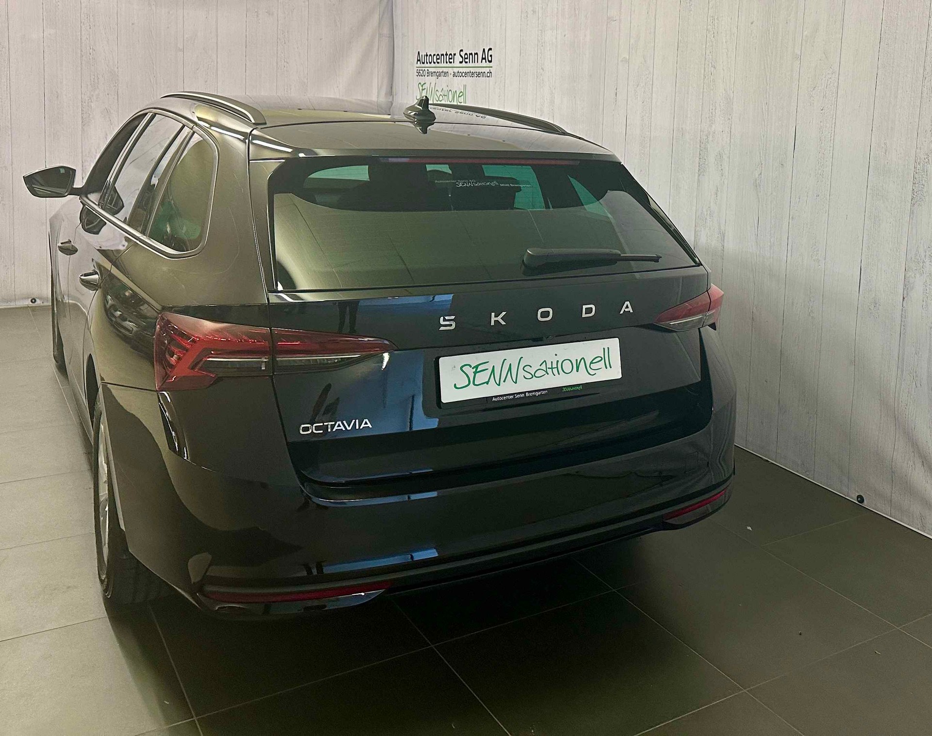 SKODA Octavia Combi 2.0 TDI DSG Selection-image-4