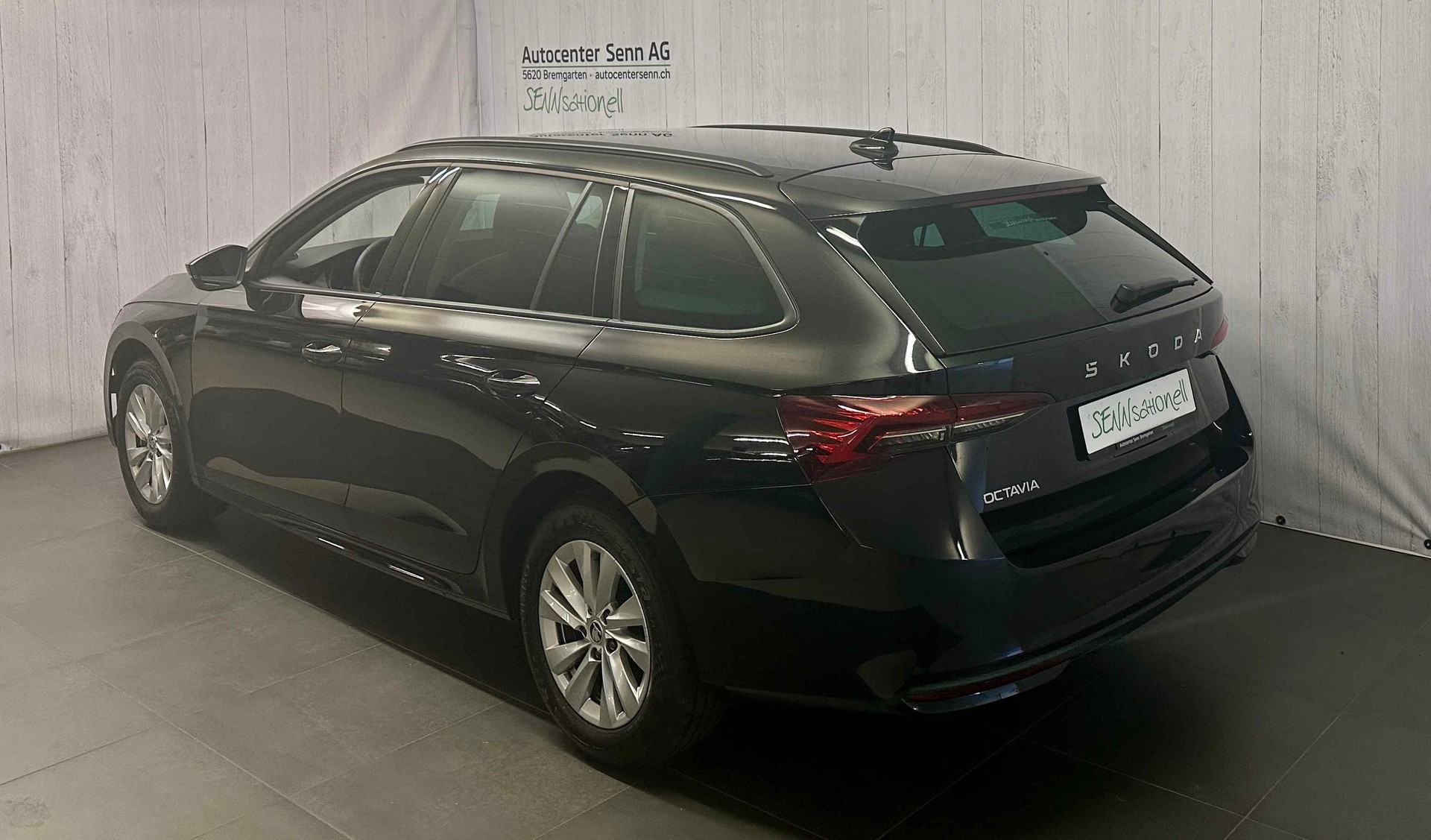 SKODA Octavia Combi 2.0 TDI DSG Selection-showroom-element-3