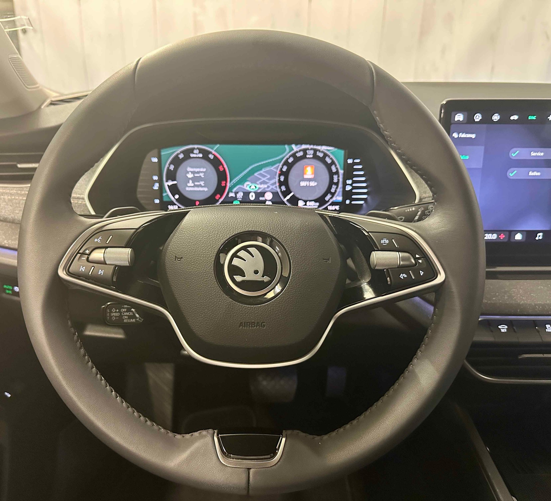 SKODA Octavia Combi 2.0 TDI DSG Selection-image-11