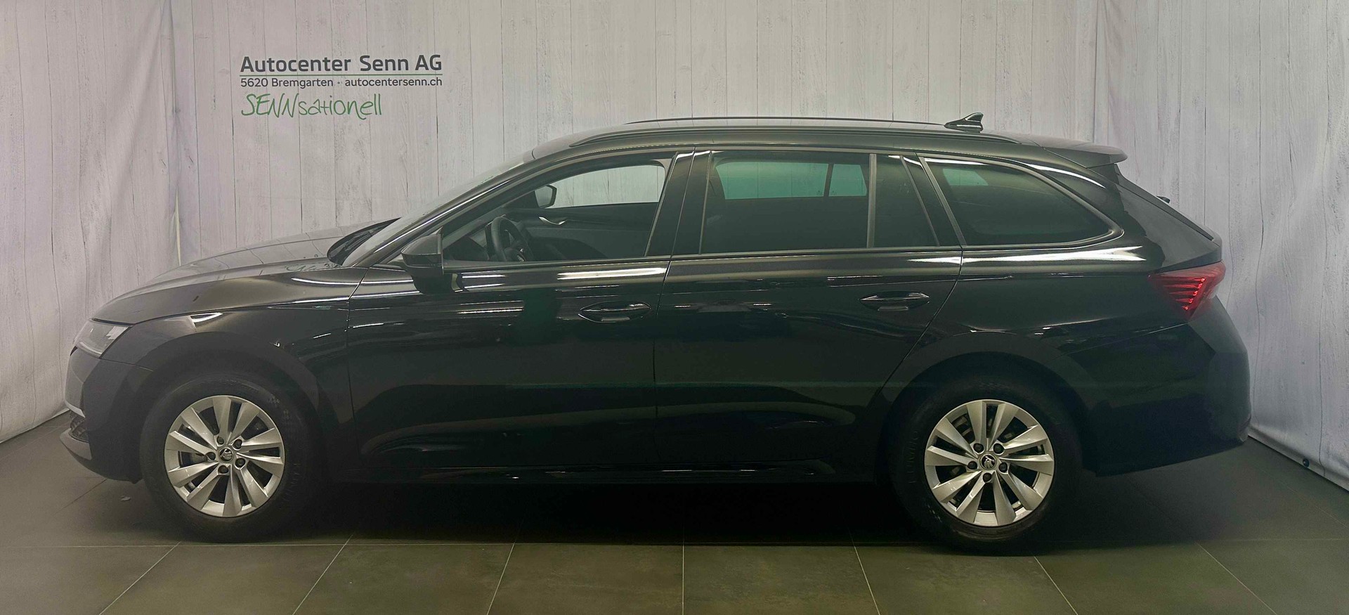 SKODA Octavia Combi 2.0 TDI DSG Selection-showroom-element-2