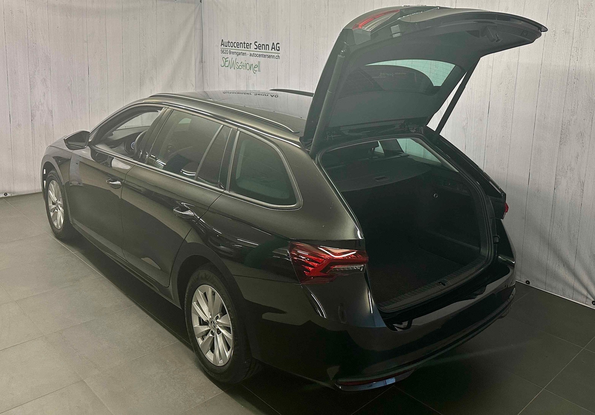 SKODA Octavia Combi 2.0 TDI DSG Selection-image-15