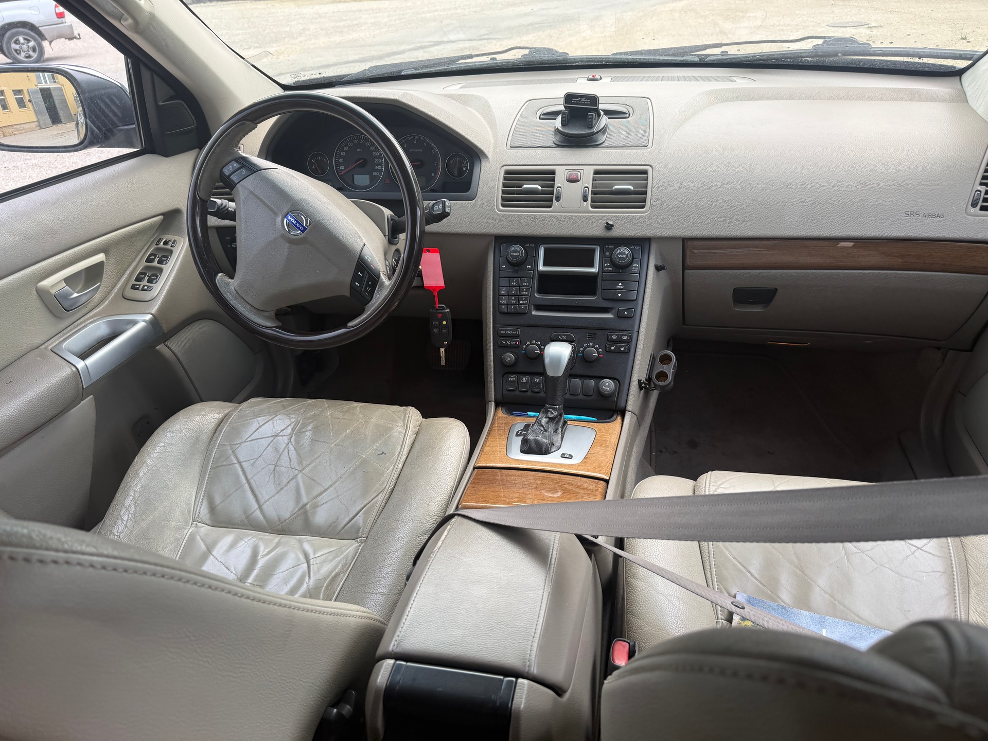 VOLVO XC90 2.5T AWD-image-9