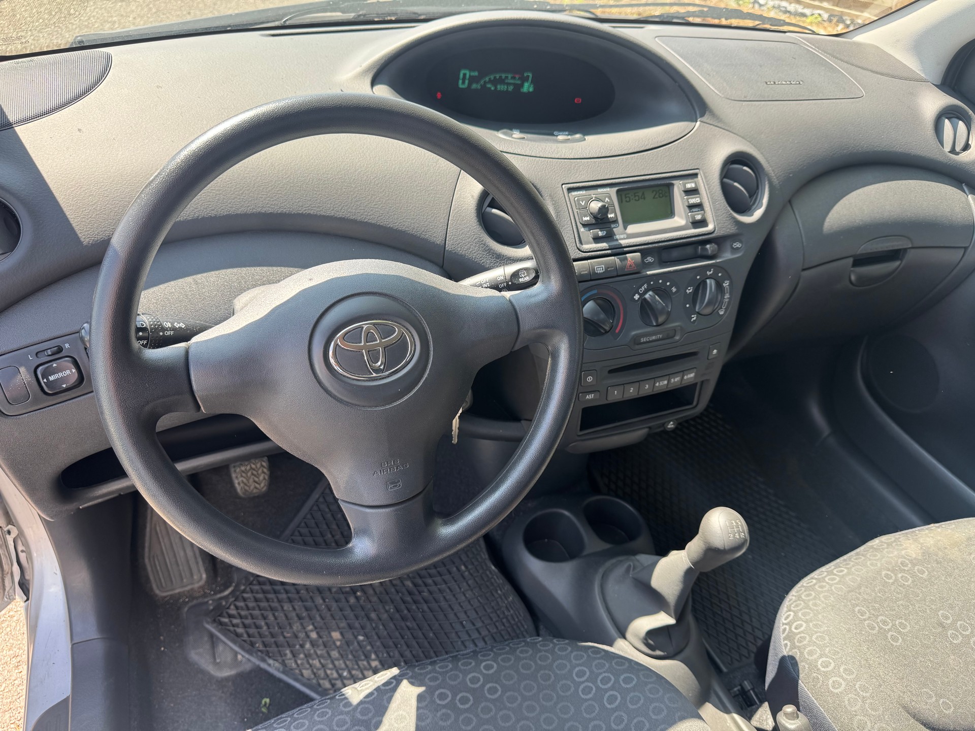 TOYOTA Yaris 1.3 Linea Luna-image-2