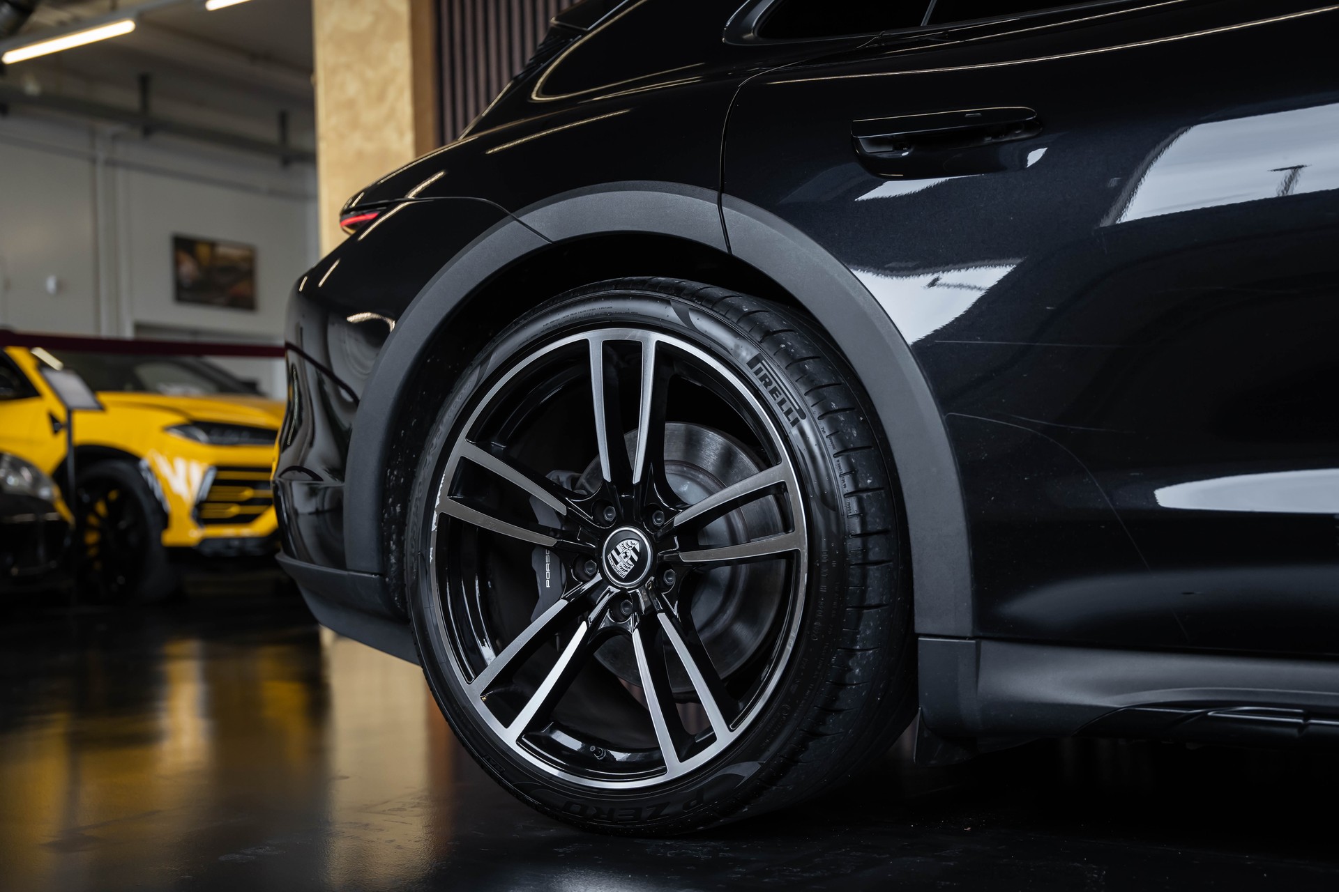 PORSCHE Taycan 4 Cross Turismo-image-10
