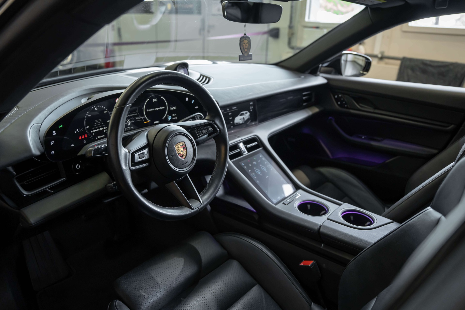 PORSCHE Taycan 4 Cross Turismo-image-12