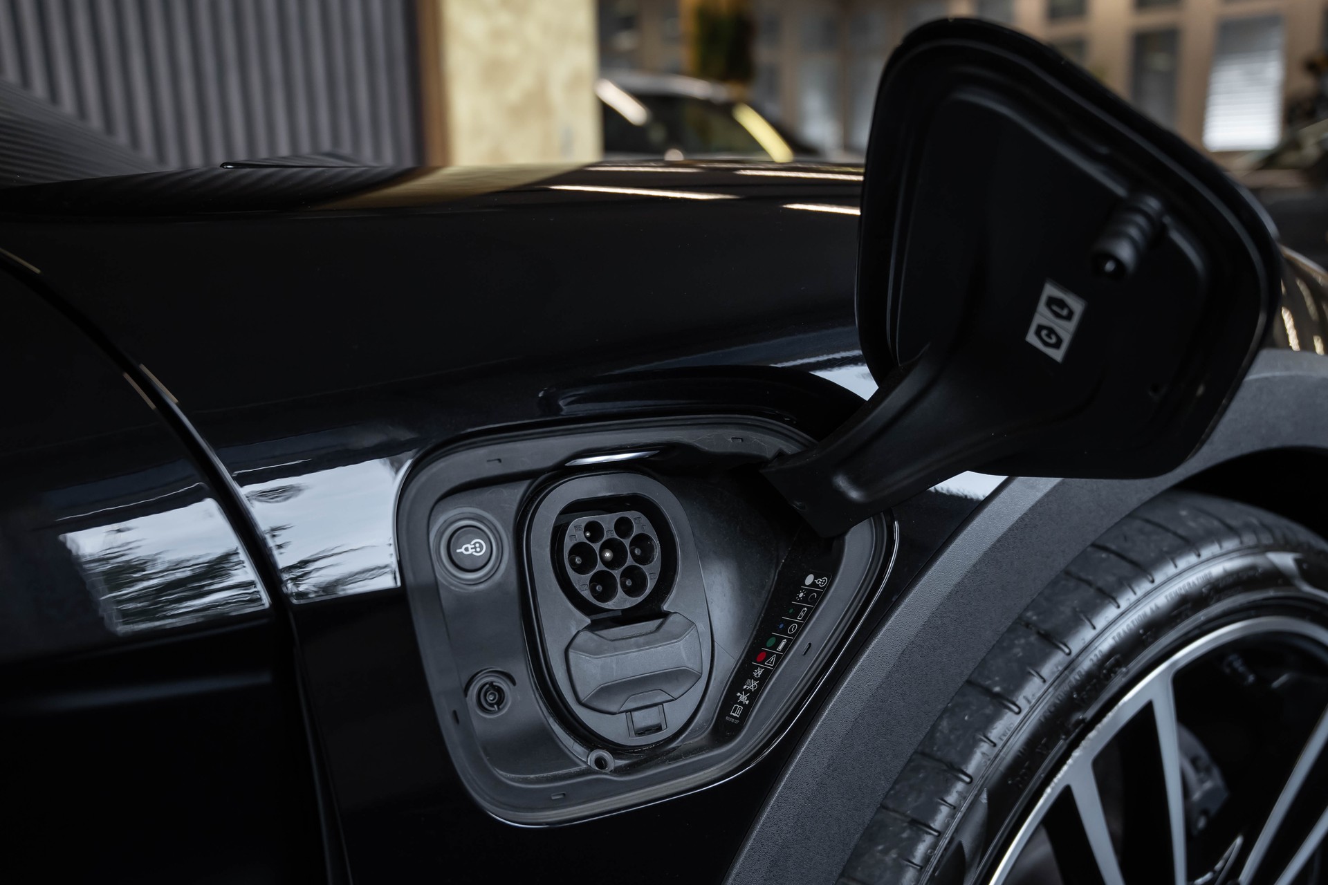 PORSCHE Taycan 4 Cross Turismo-image-37