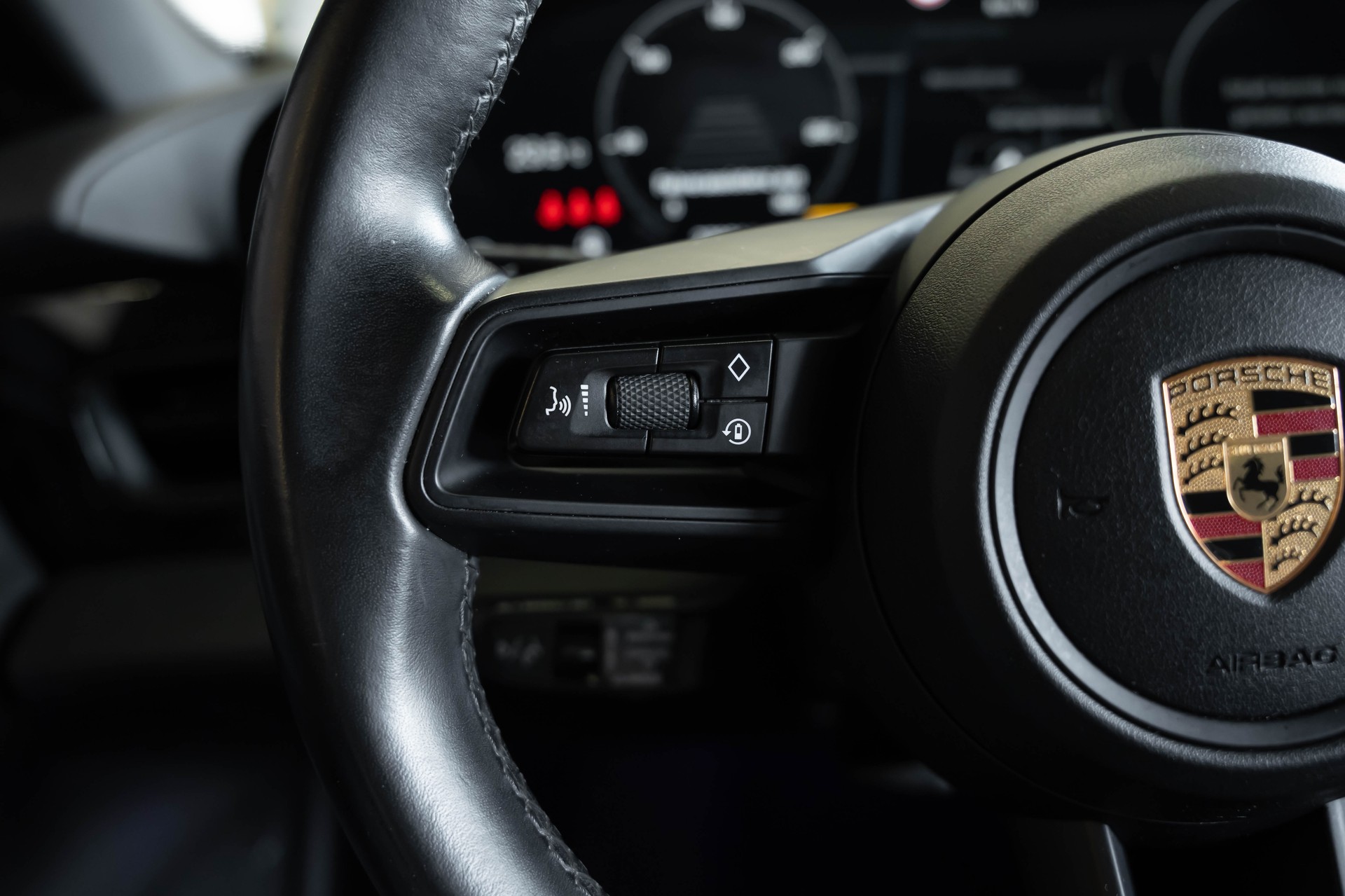 PORSCHE Taycan 4 Cross Turismo-image-30