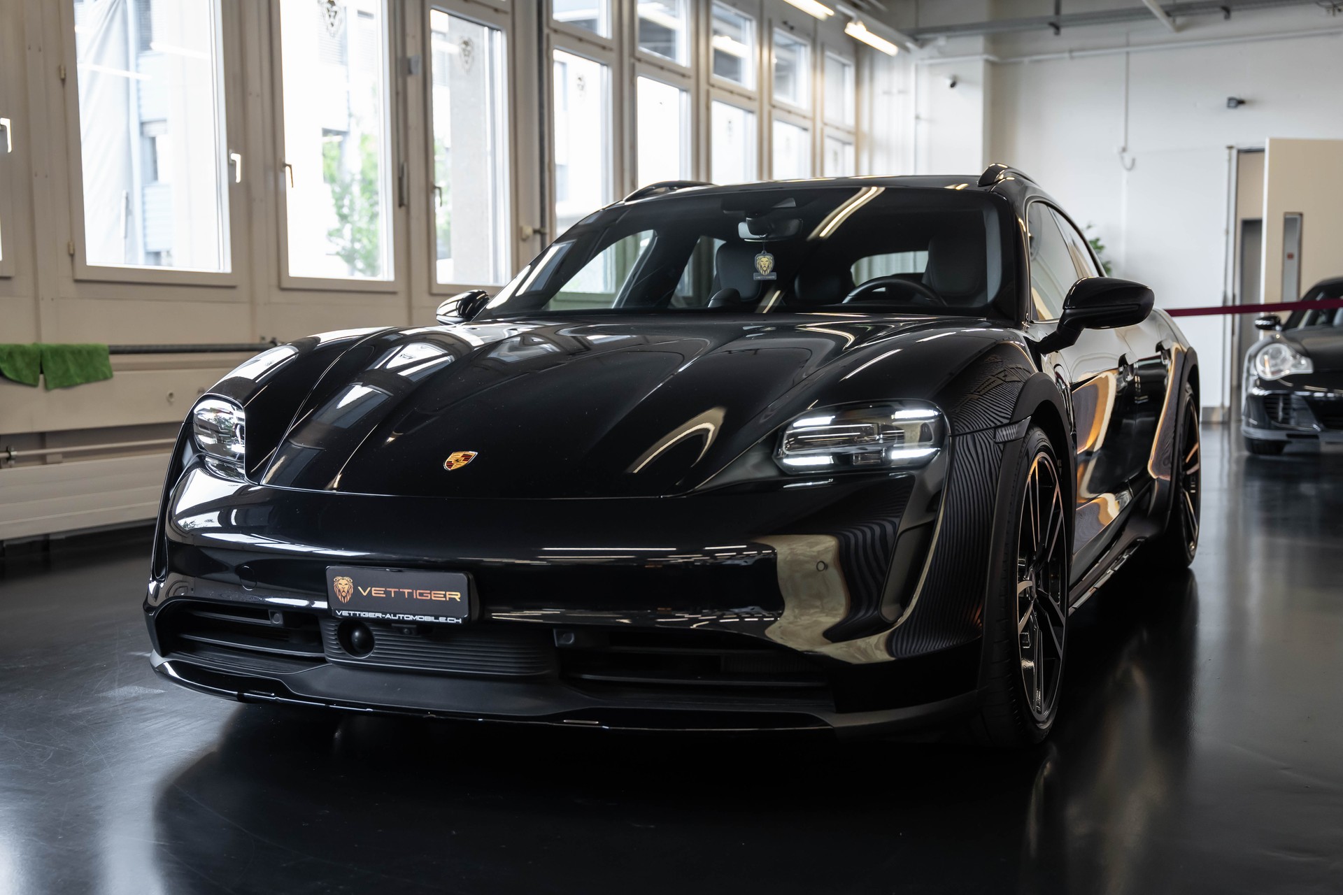 PORSCHE Taycan 4 Cross Turismo-showroom-element-2