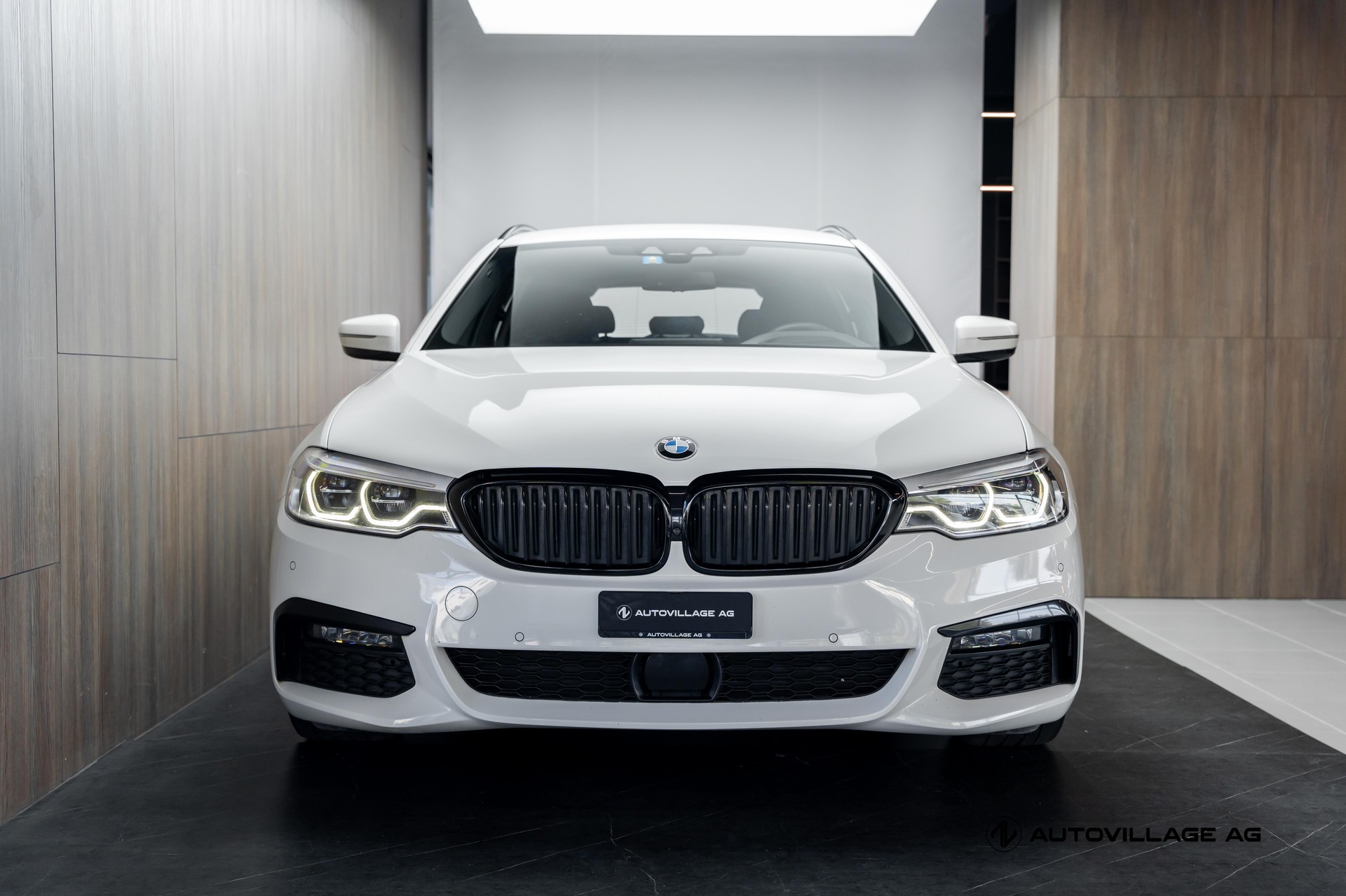 BMW 540i xDrive Touring Steptronic-image-29
