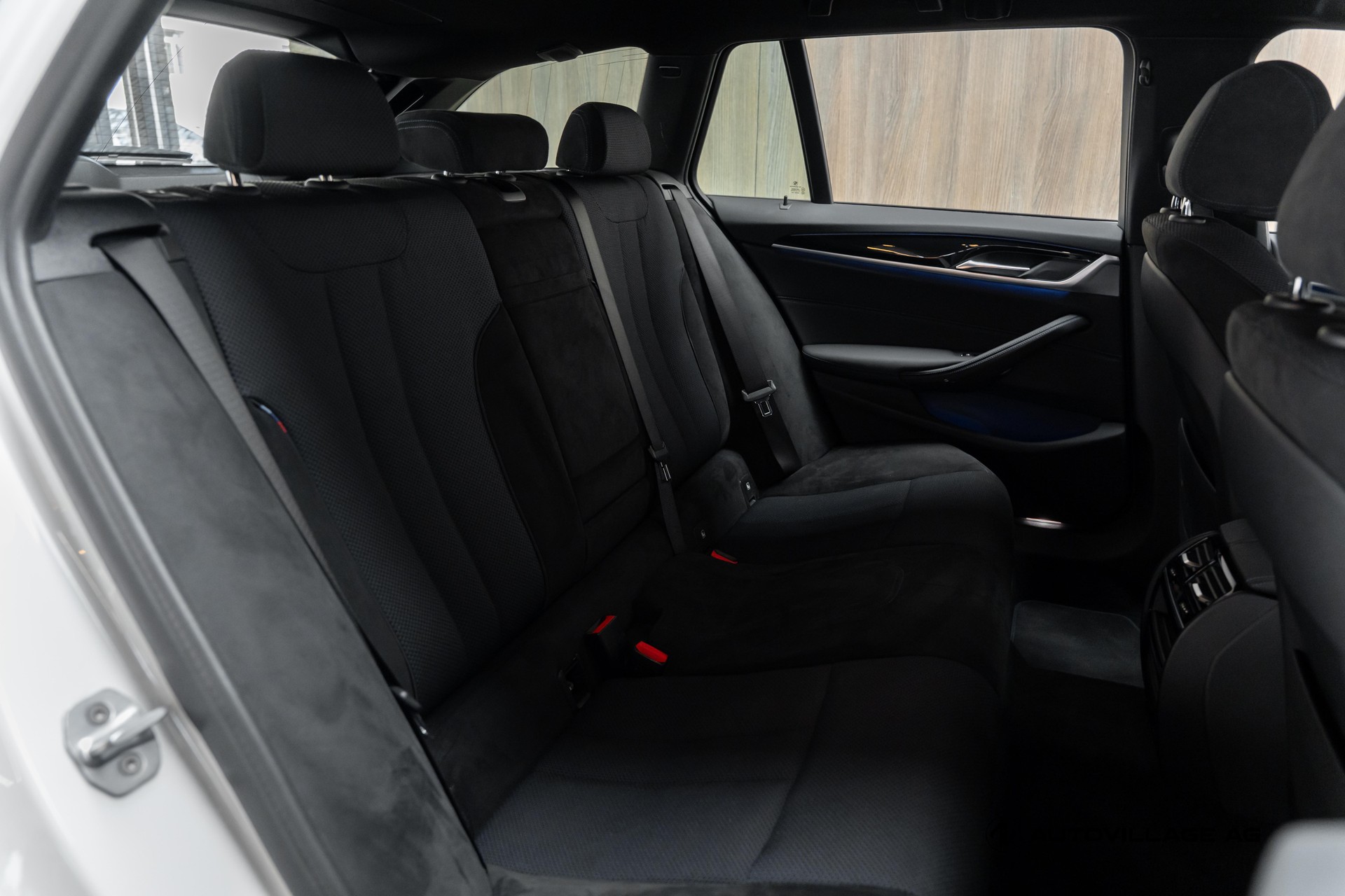 BMW 540i xDrive Touring Steptronic-image-9