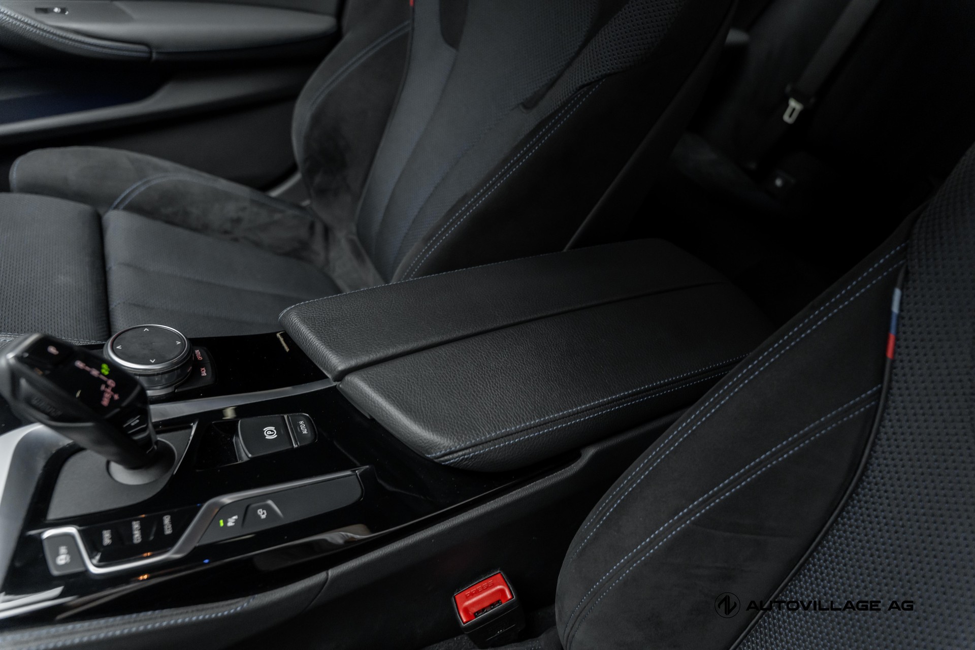 BMW 540i xDrive Touring Steptronic-image-15