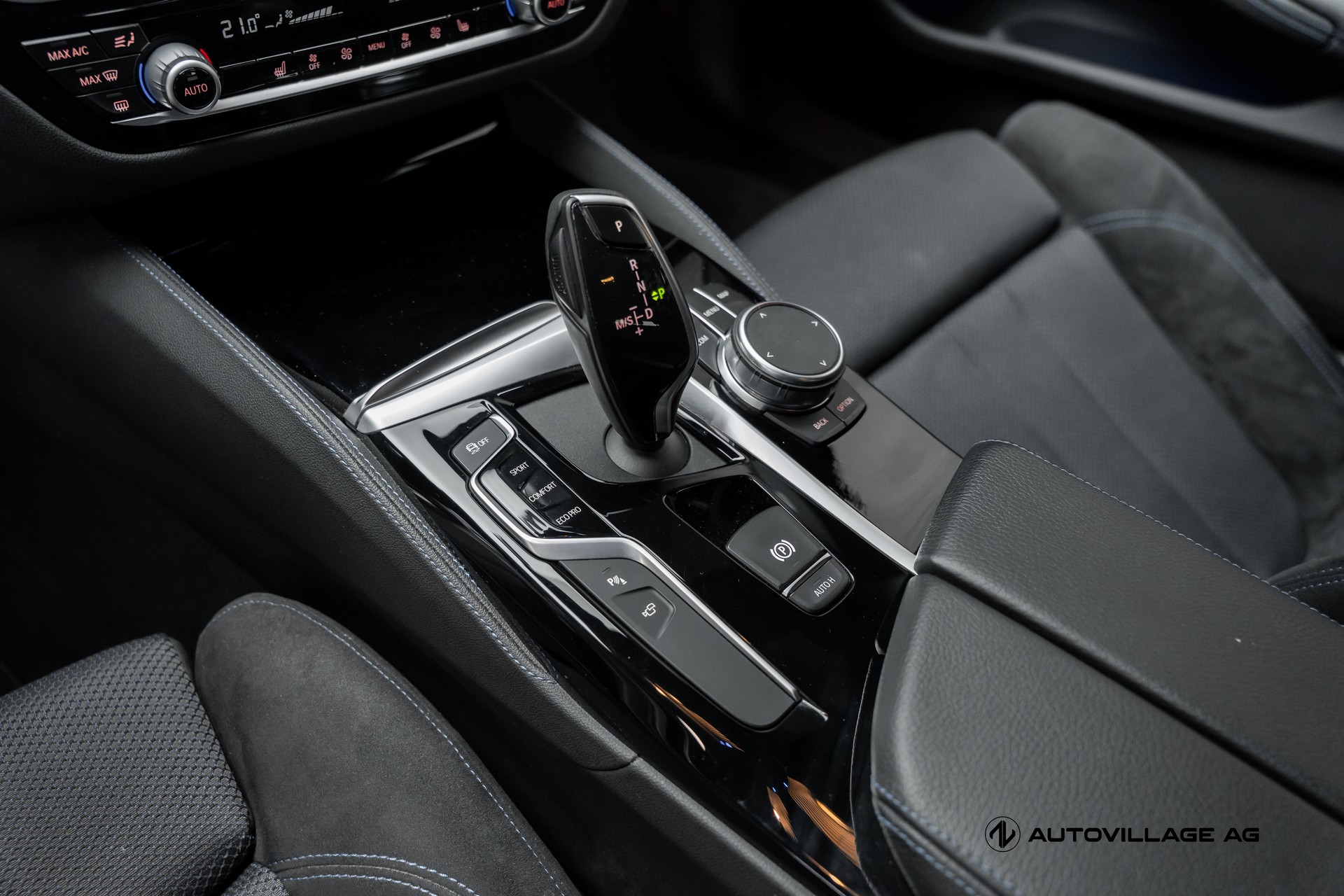 BMW 540i xDrive Touring Steptronic-image-14