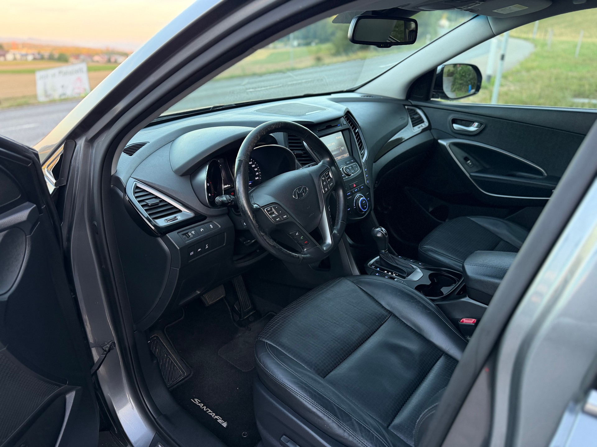 HYUNDAI Santa Fe 2.2 CRDI GO! Plus 4WD Automatic-image-8